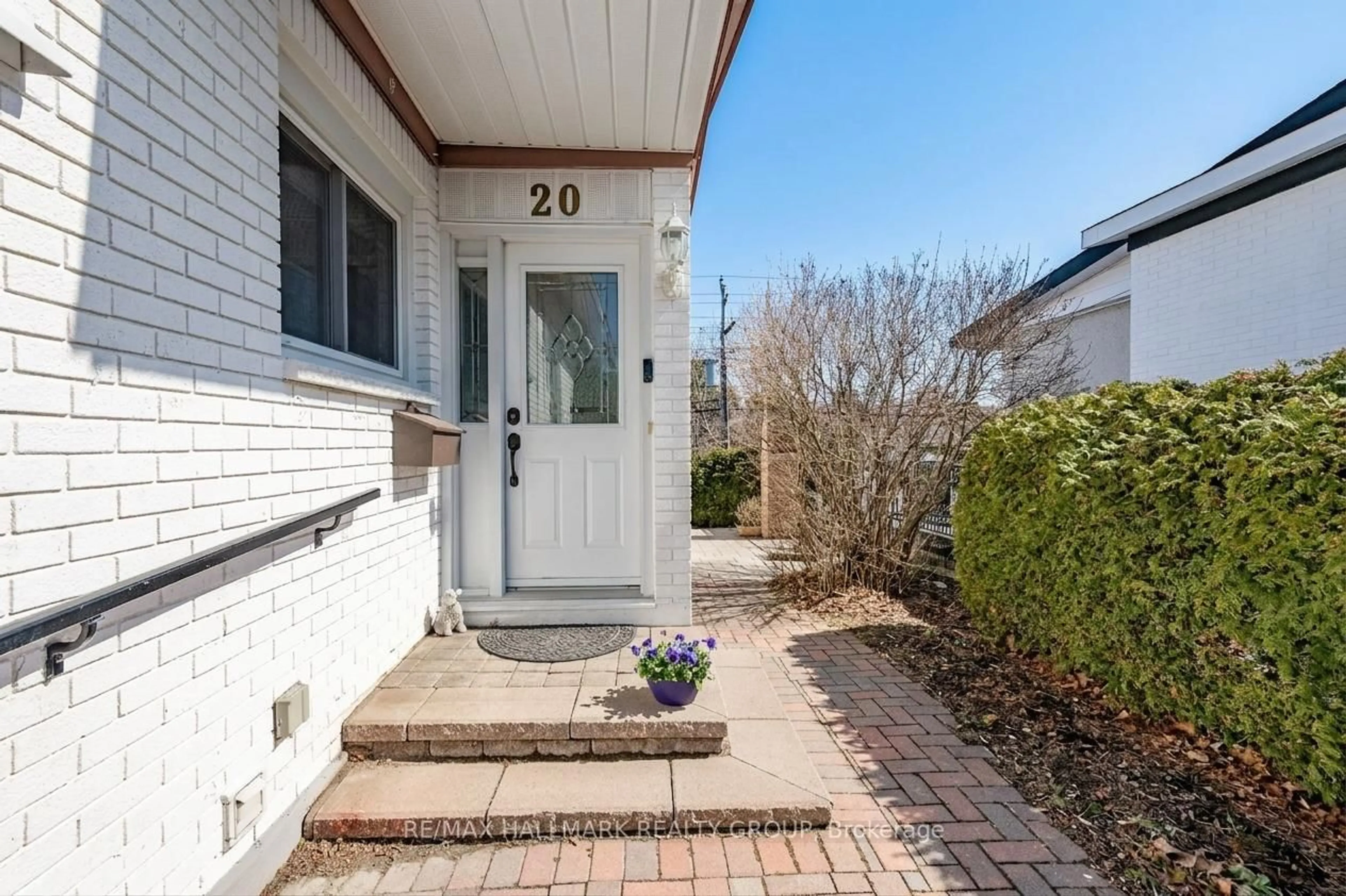 Unknown for 20 Mulvagh Ave, Ottawa Ontario K2E 6M6