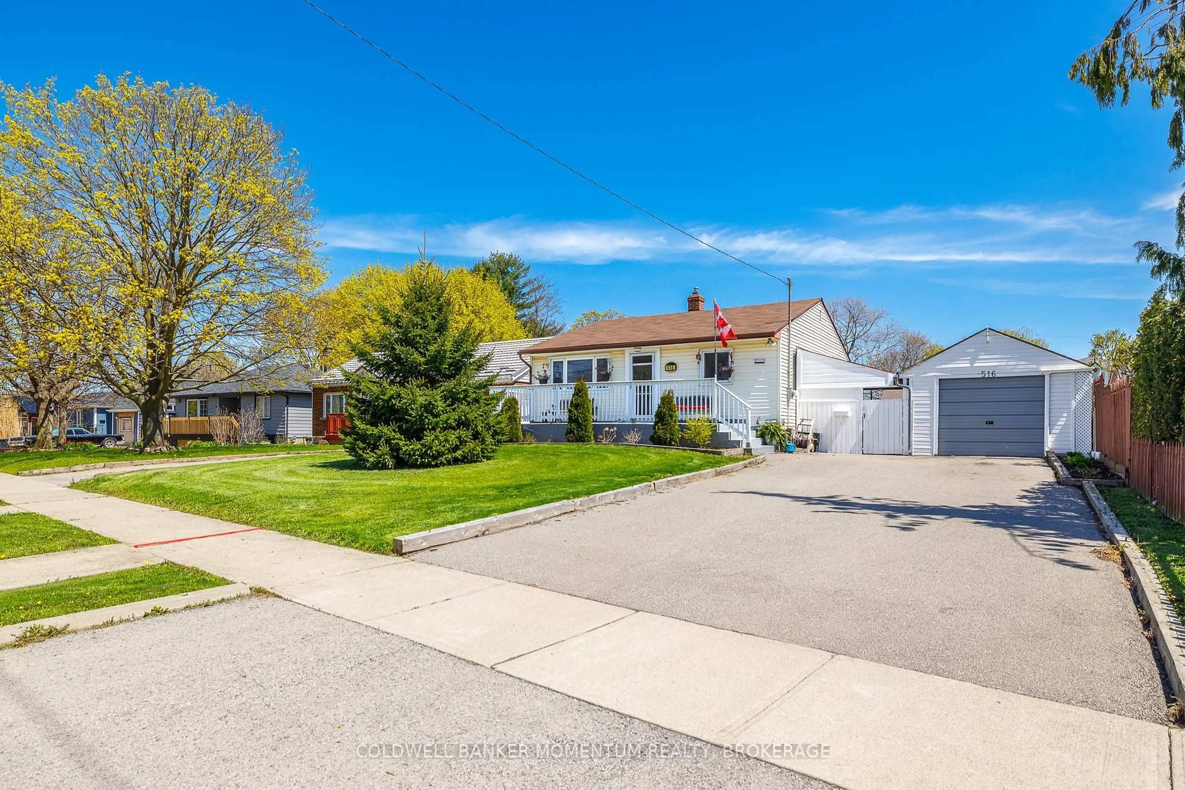 A pic from outside/outdoor area/front of a property/back of a property/a pic from drone, street for 516 Geneva St, St. Catharines Ontario L2N 2H6