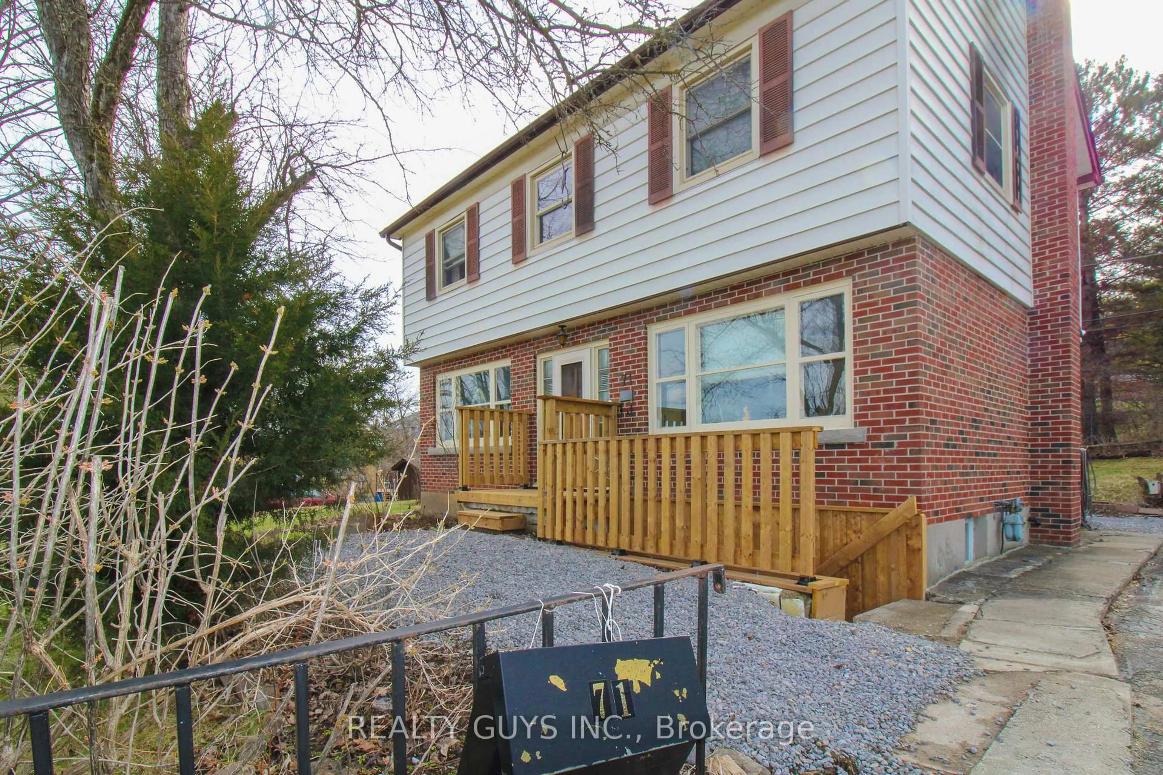 A pic from outside/outdoor area/front of a property/back of a property/a pic from drone, street for 71 Greenhill Dr, Peterborough Ontario K9J 6E2