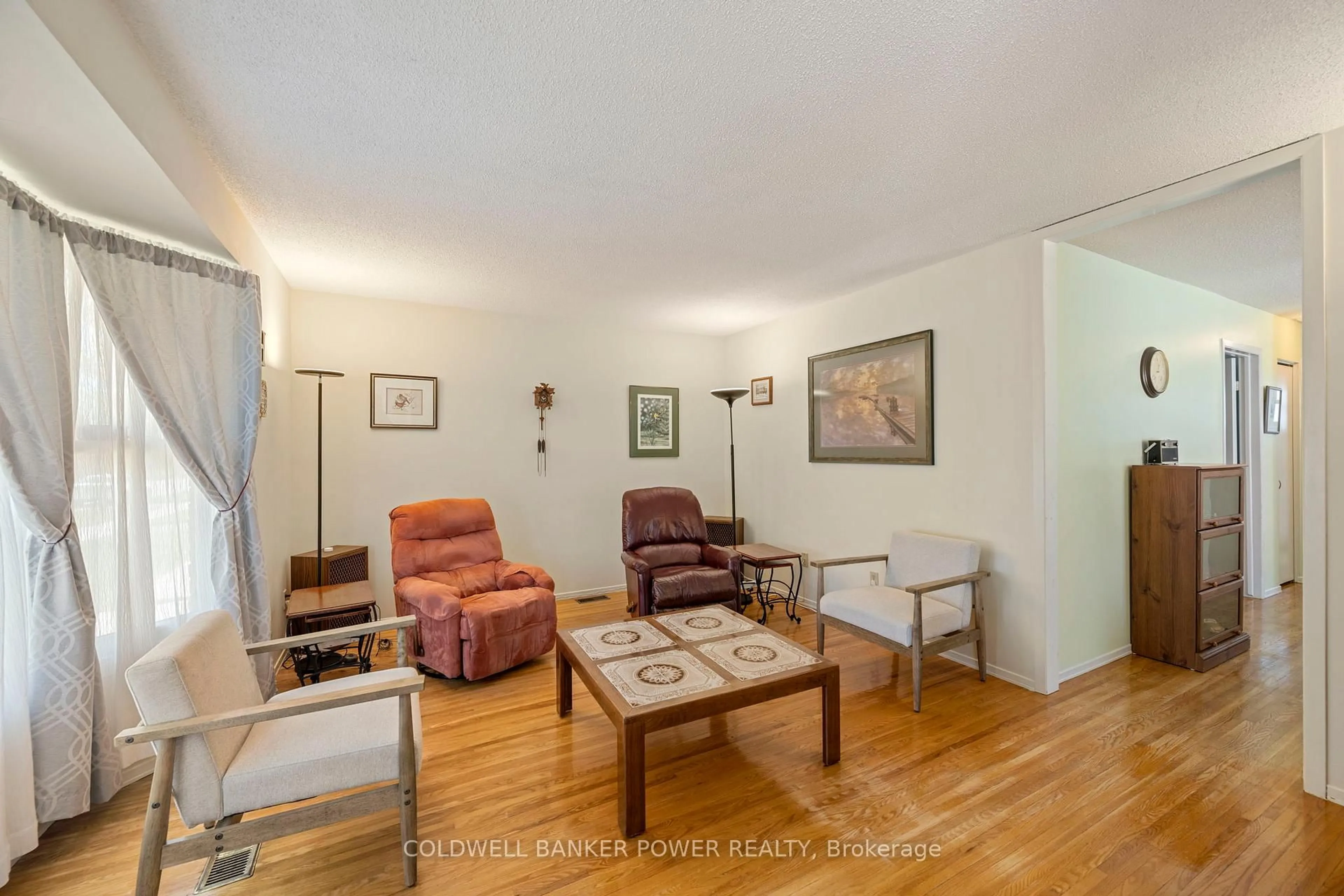 Living room with furniture, unknown for 359 Speight Blvd, London East Ontario N5V 3J8