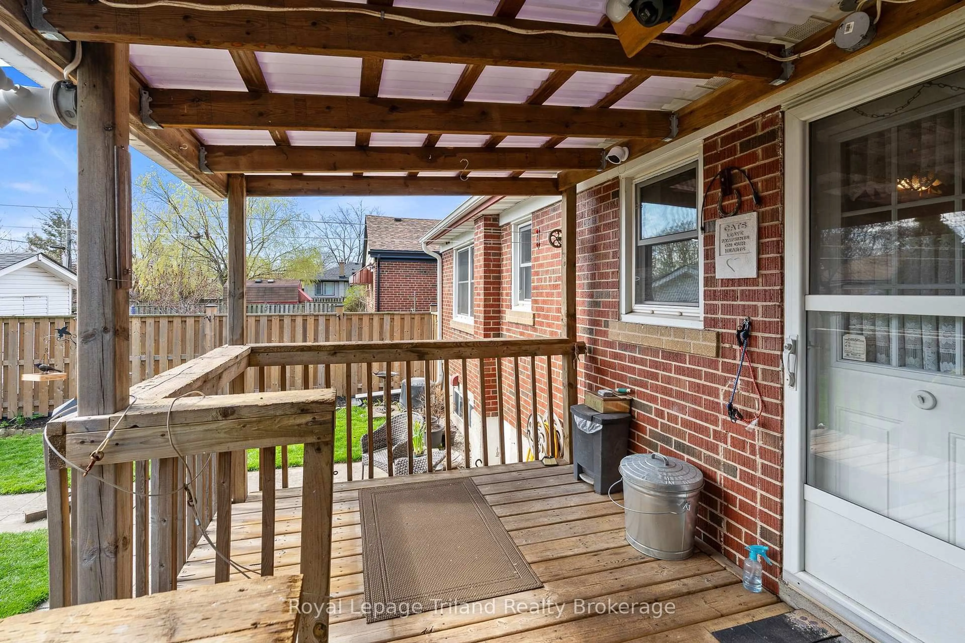 Patio, street for 91 Wise Cres, Hamilton Ontario L8T 2L7