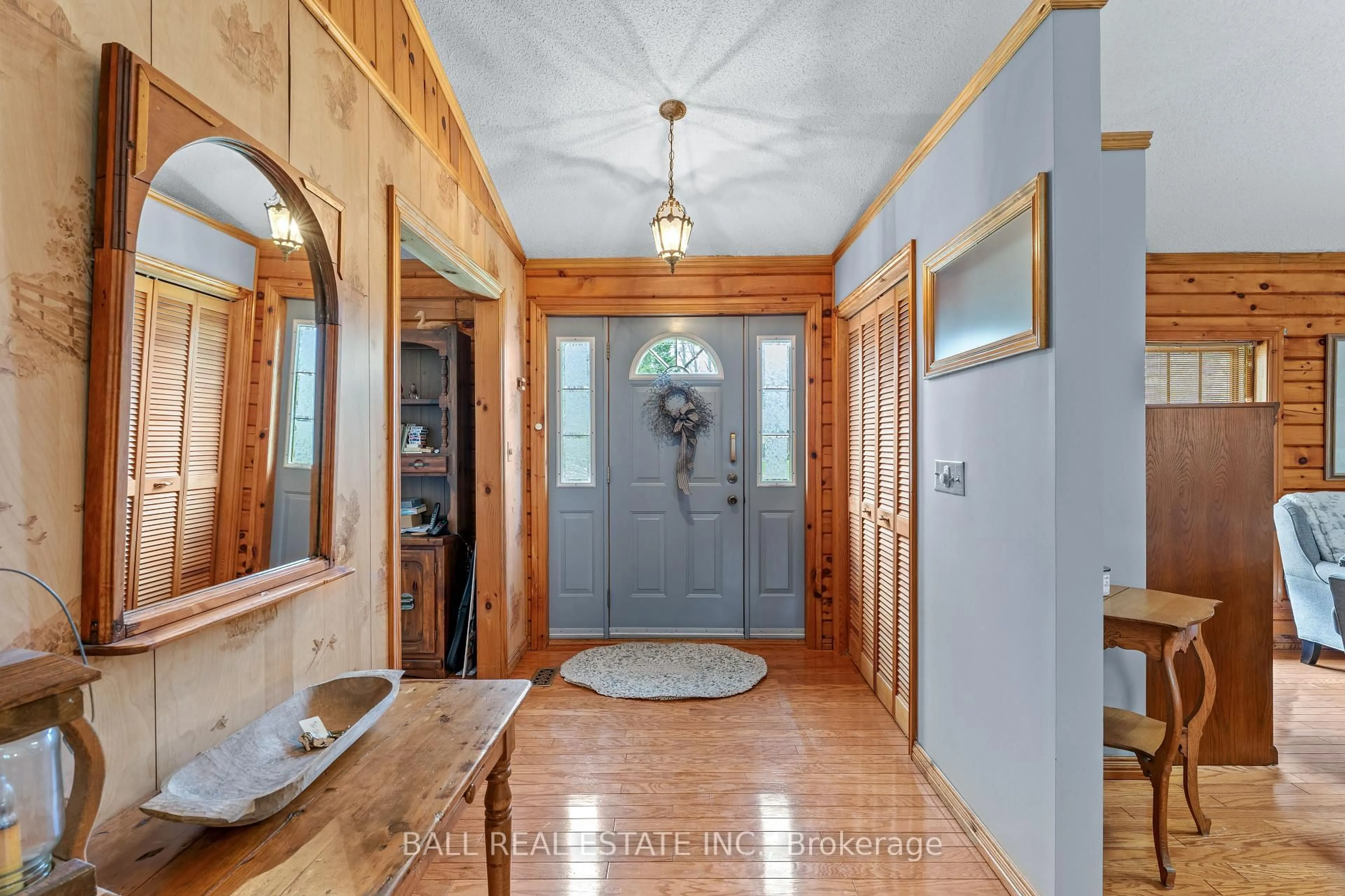 Indoor entryway for 48 Stanley Dr, Kawartha Lakes Ontario K0M 1N0