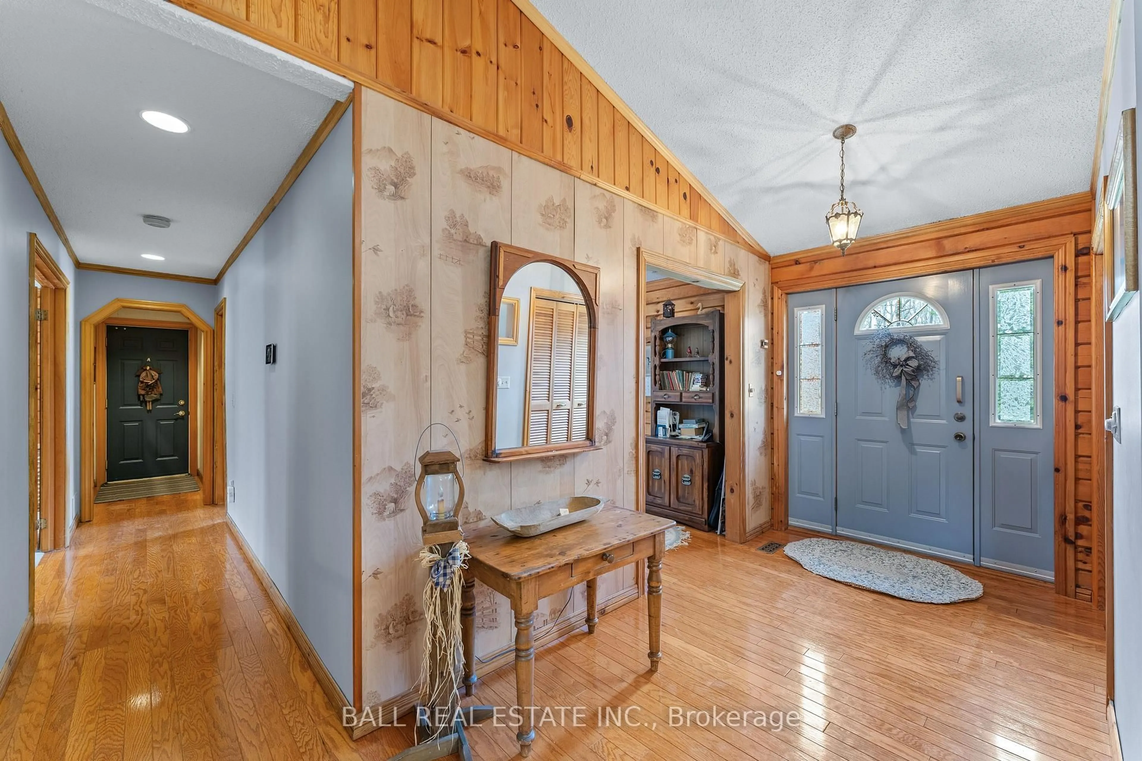Indoor entryway for 48 Stanley Dr, Kawartha Lakes Ontario K0M 1N0