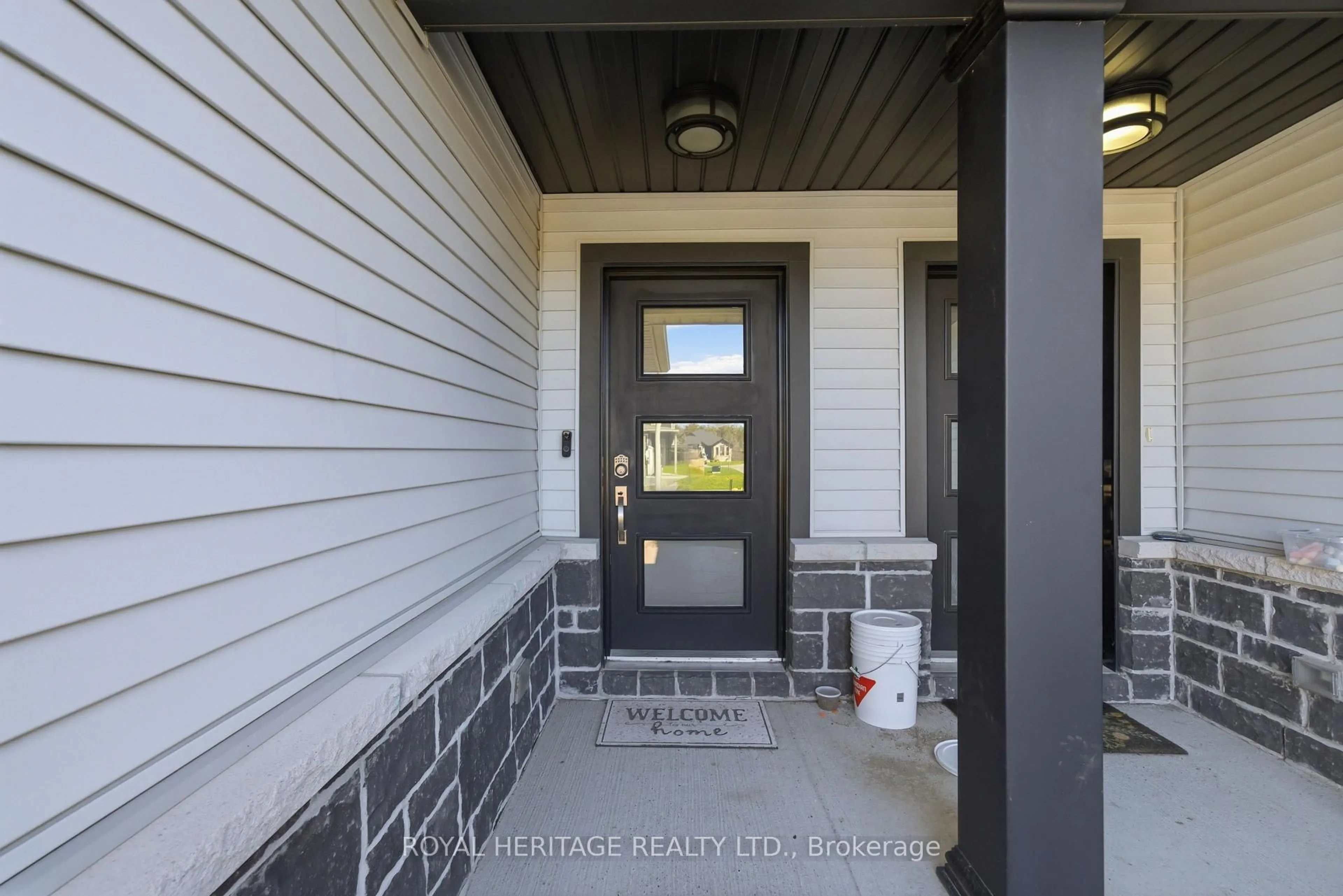 Indoor entryway for 33 Dewal Pl, Belleville Ontario K8P 0H3