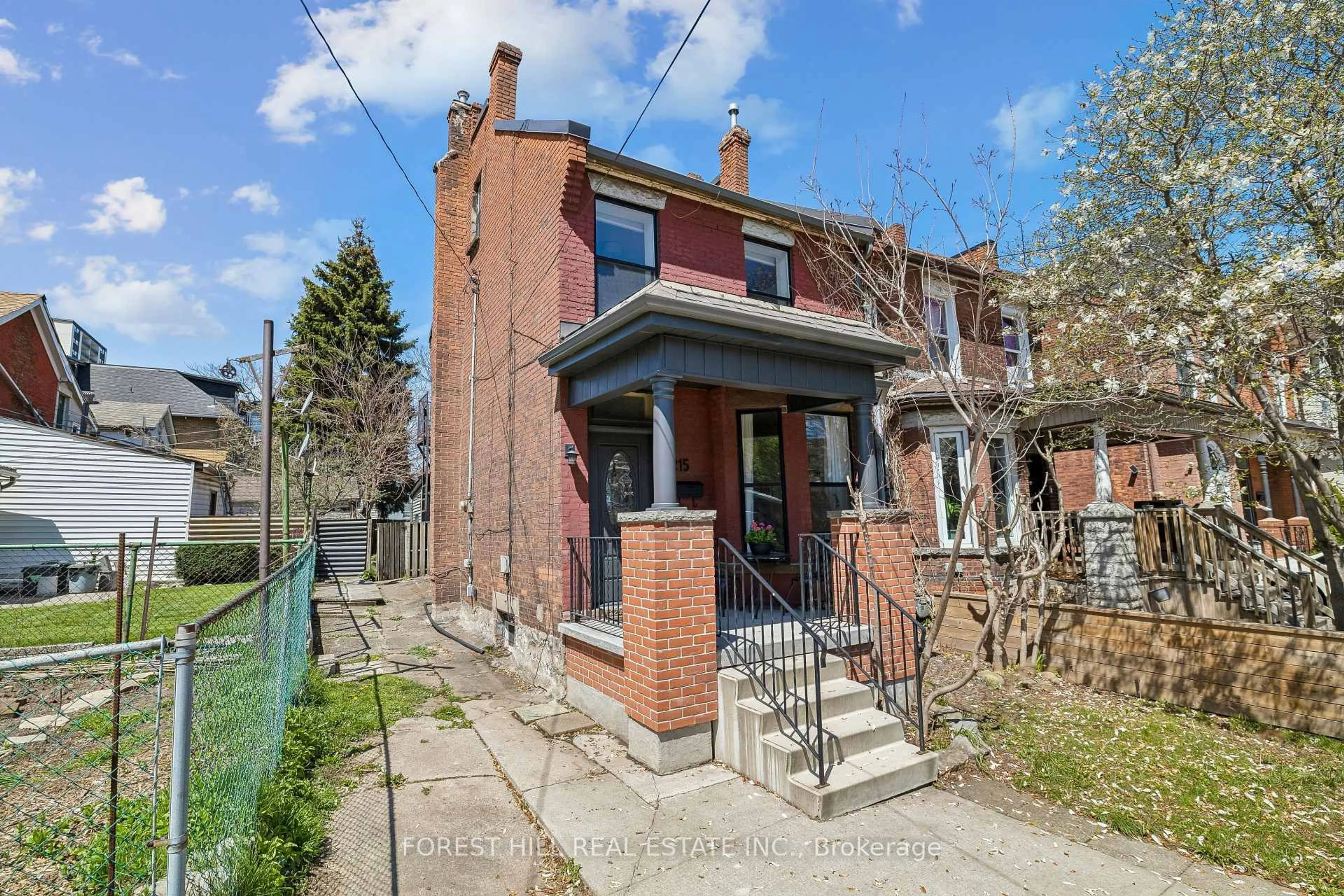 Home with brick exterior material, street for 215 Catharine St, Hamilton Ontario L8L 4S7