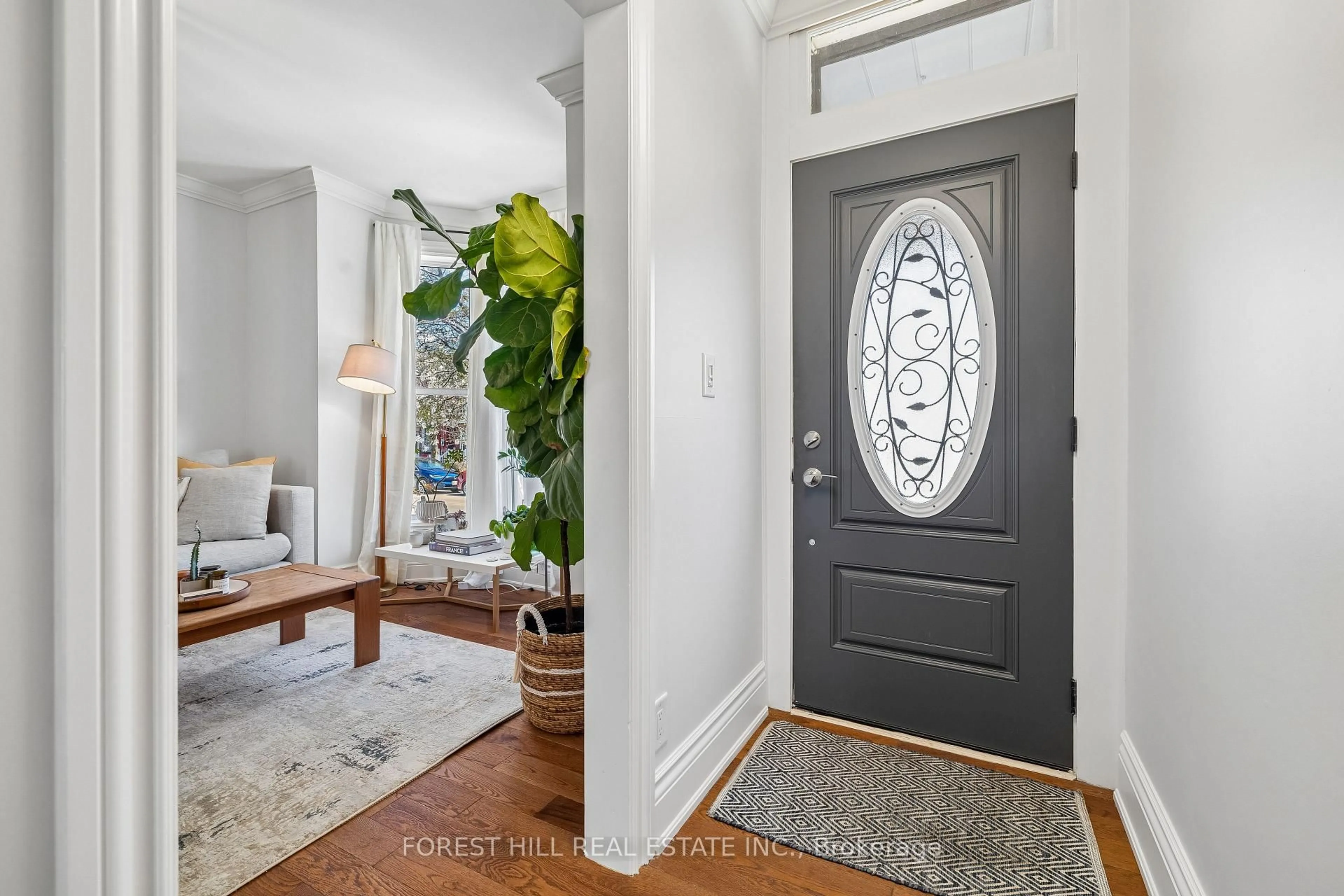 Indoor entryway for 215 Catharine St, Hamilton Ontario L8L 4S7