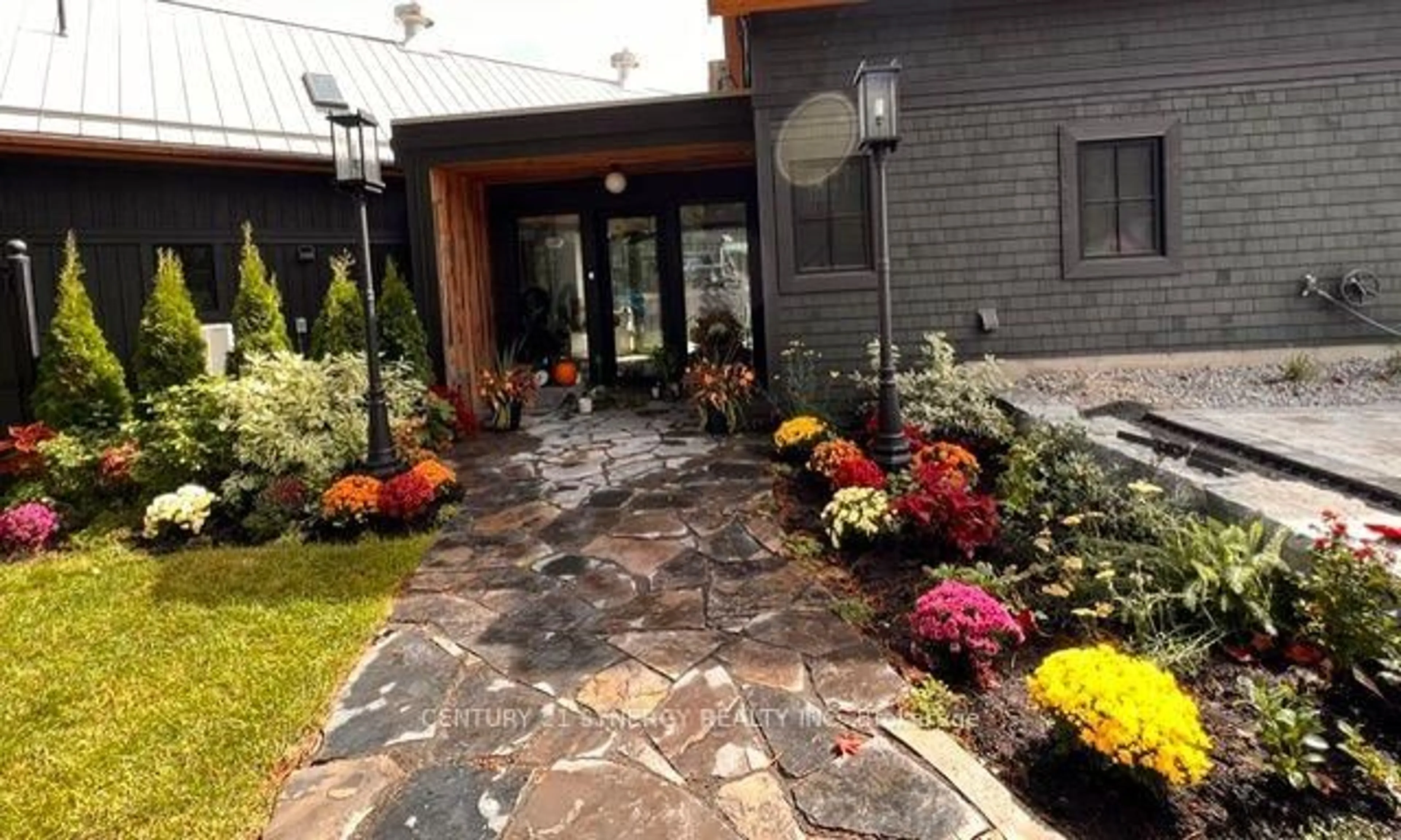 Patio, street for 4/6 Sifton Rd, Front of Yonge Ontario K0E 1R0