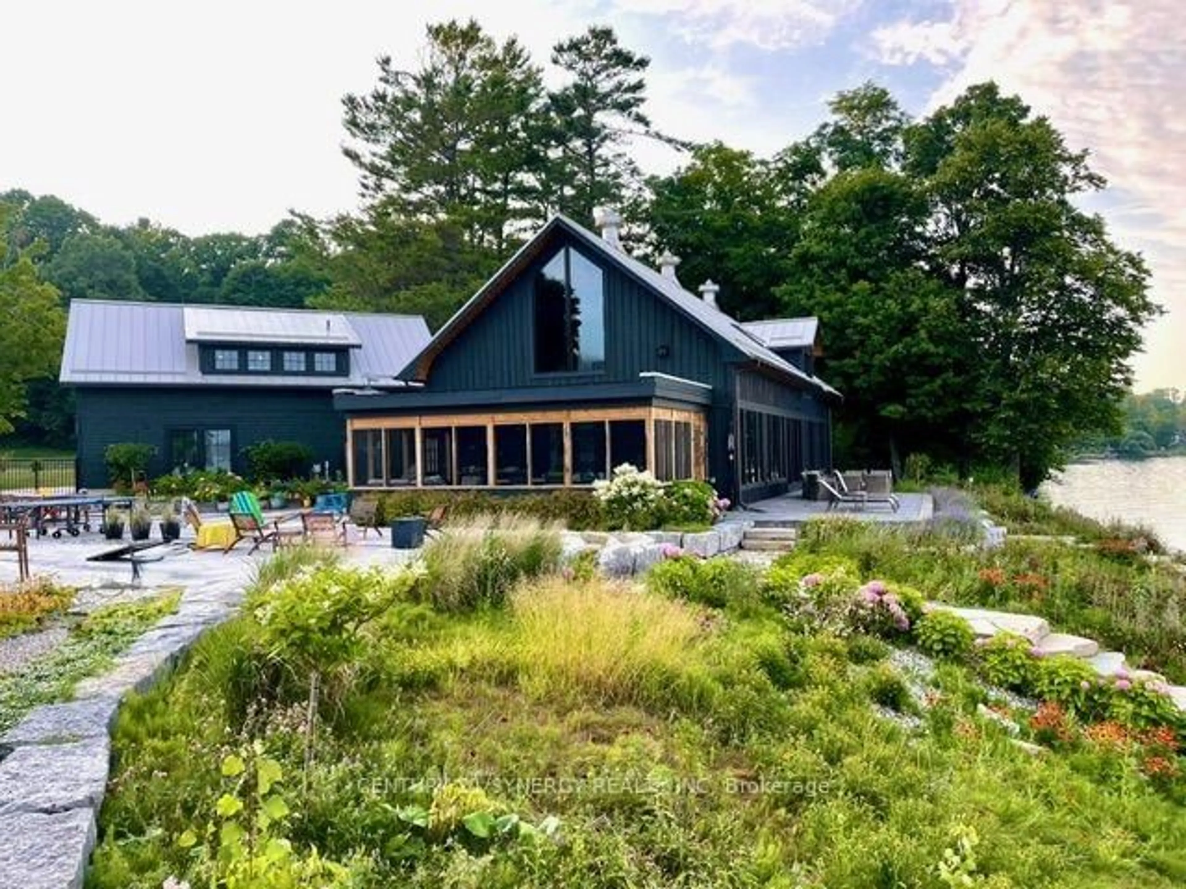 A pic from outside/outdoor area/front of a property/back of a property/a pic from drone, unknown for 4/6 Sifton Rd, Front of Yonge Ontario K0E 1R0