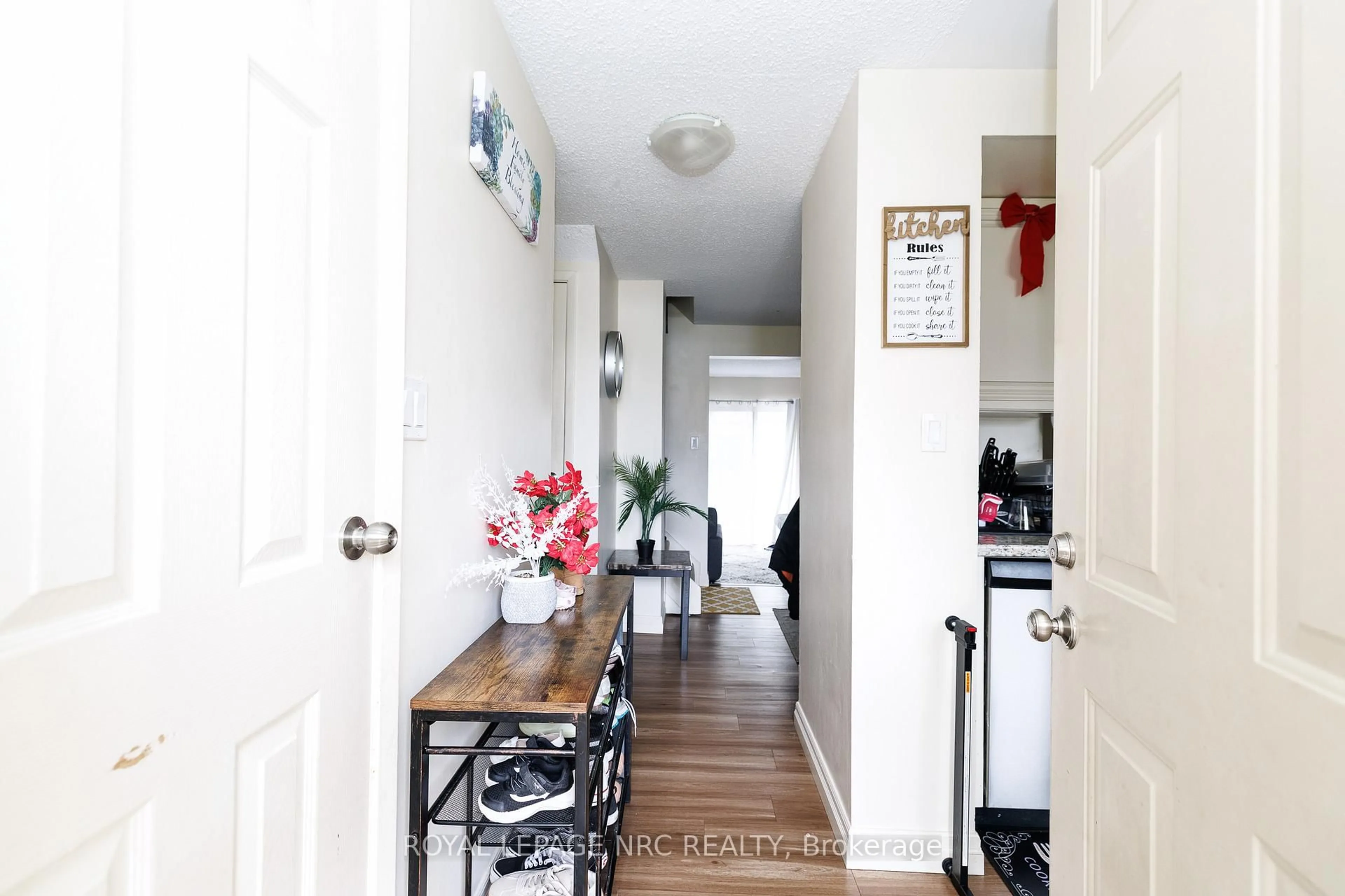 Indoor entryway for 50 Lakeshore Rd unit 44 Rd, St. Catharines Ontario L2N 6P8