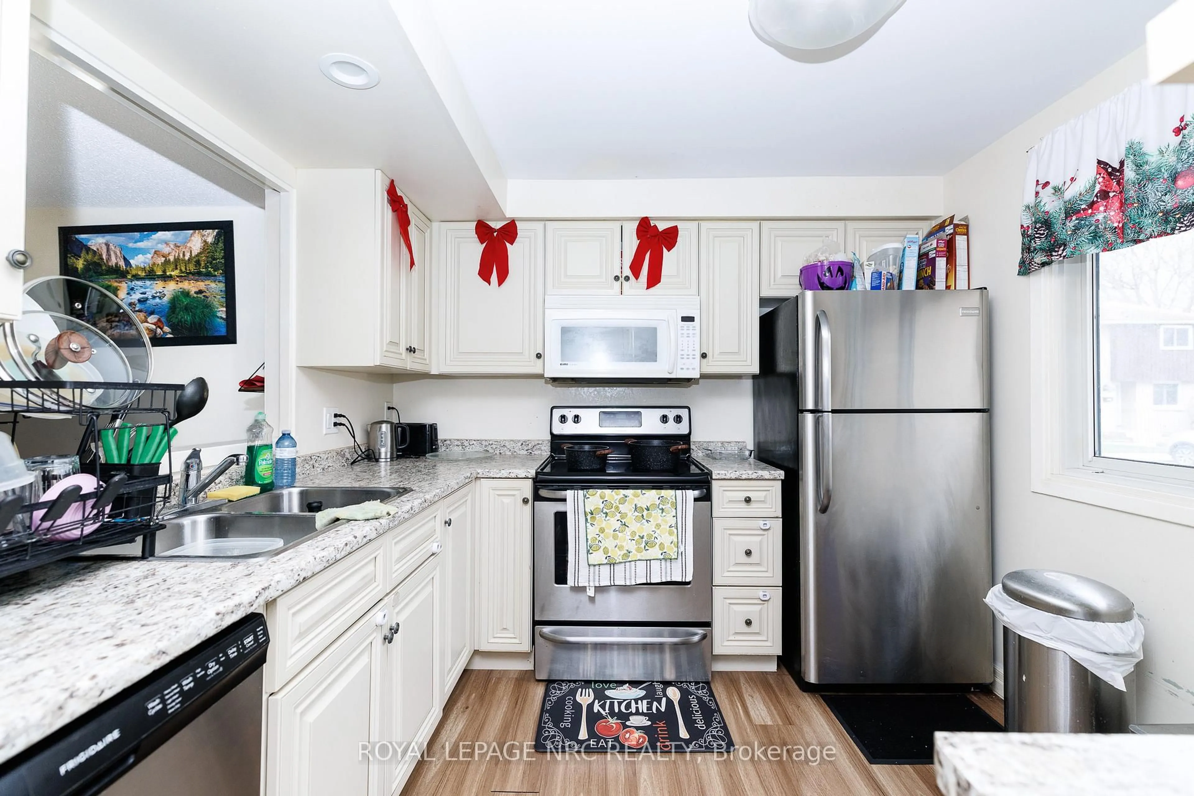 Standard kitchen, ceramic/tile floor for 50 Lakeshore Rd unit 44 Rd, St. Catharines Ontario L2N 6P8