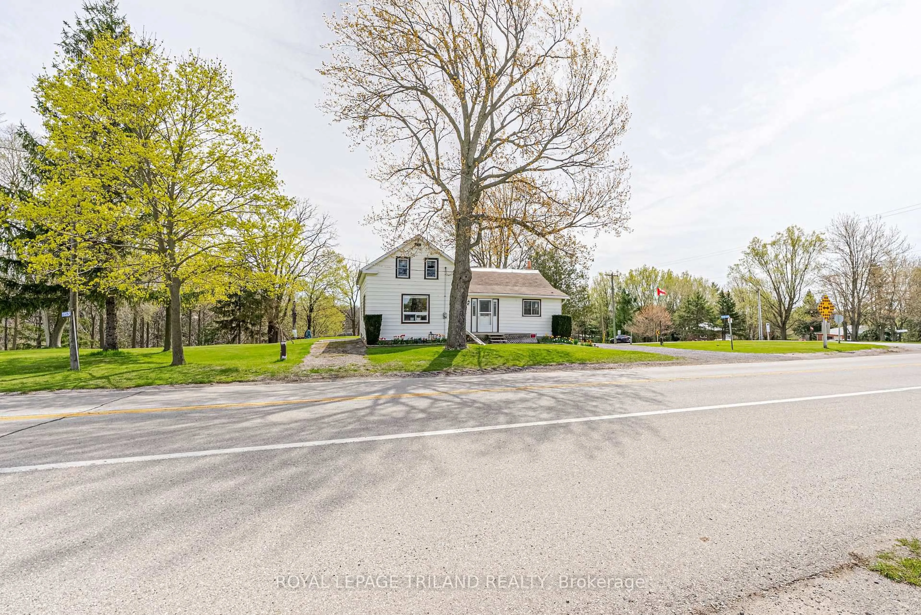 A pic from outside/outdoor area/front of a property/back of a property/a pic from drone, street for 11518 Belmont Rd, Central Elgin Ontario N5P 3T3
