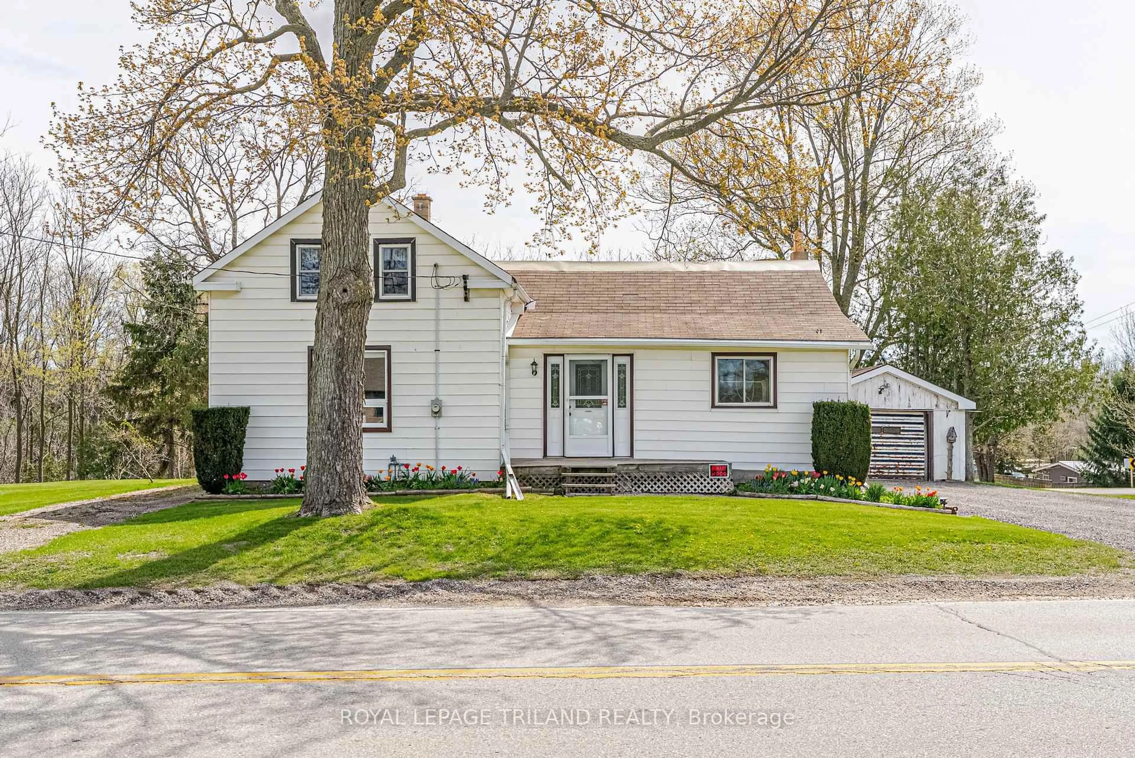 Home with vinyl exterior material, street for 11518 Belmont Rd, Central Elgin Ontario N5P 3T3