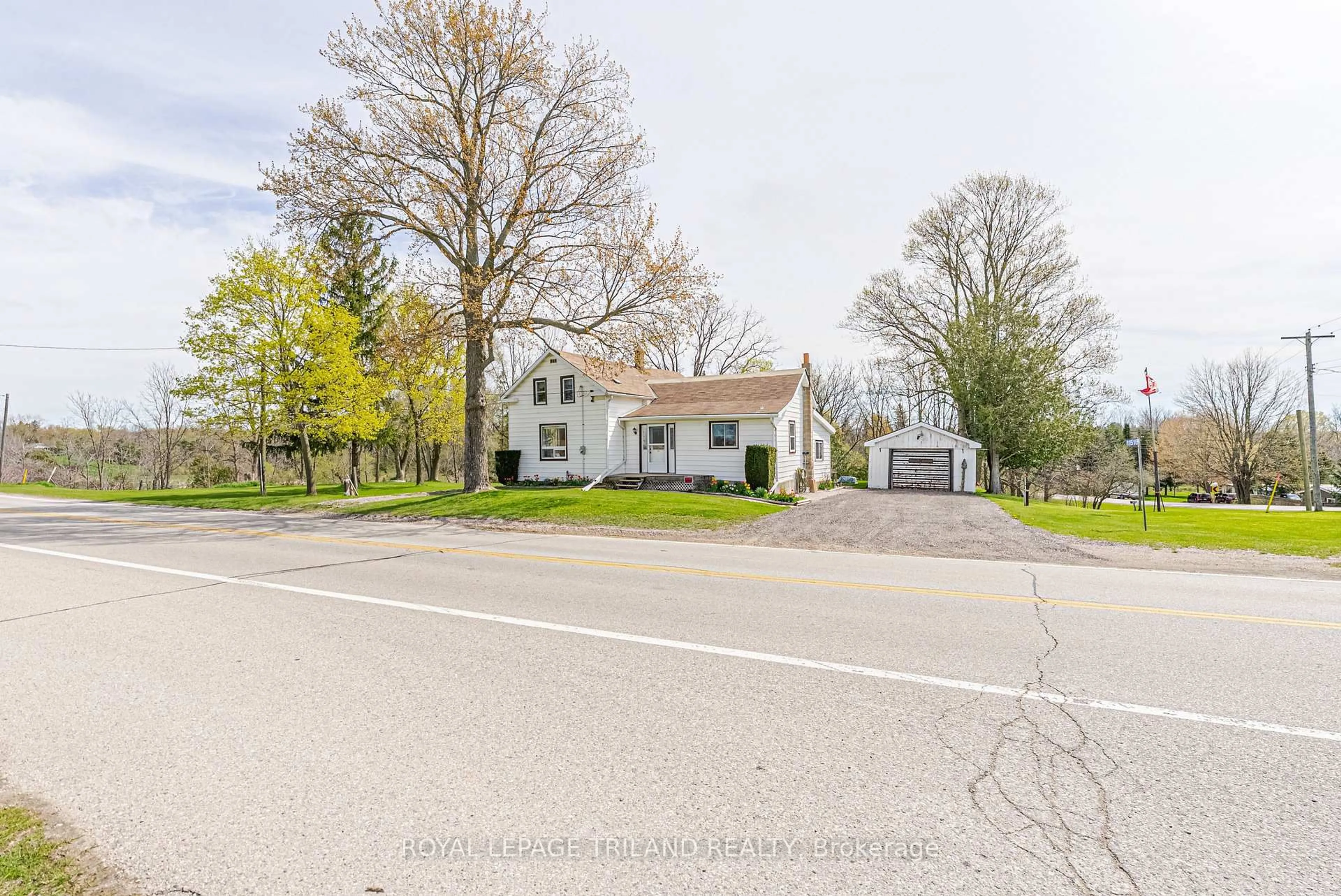 A pic from outside/outdoor area/front of a property/back of a property/a pic from drone, street for 11518 Belmont Rd, Central Elgin Ontario N5P 3T3
