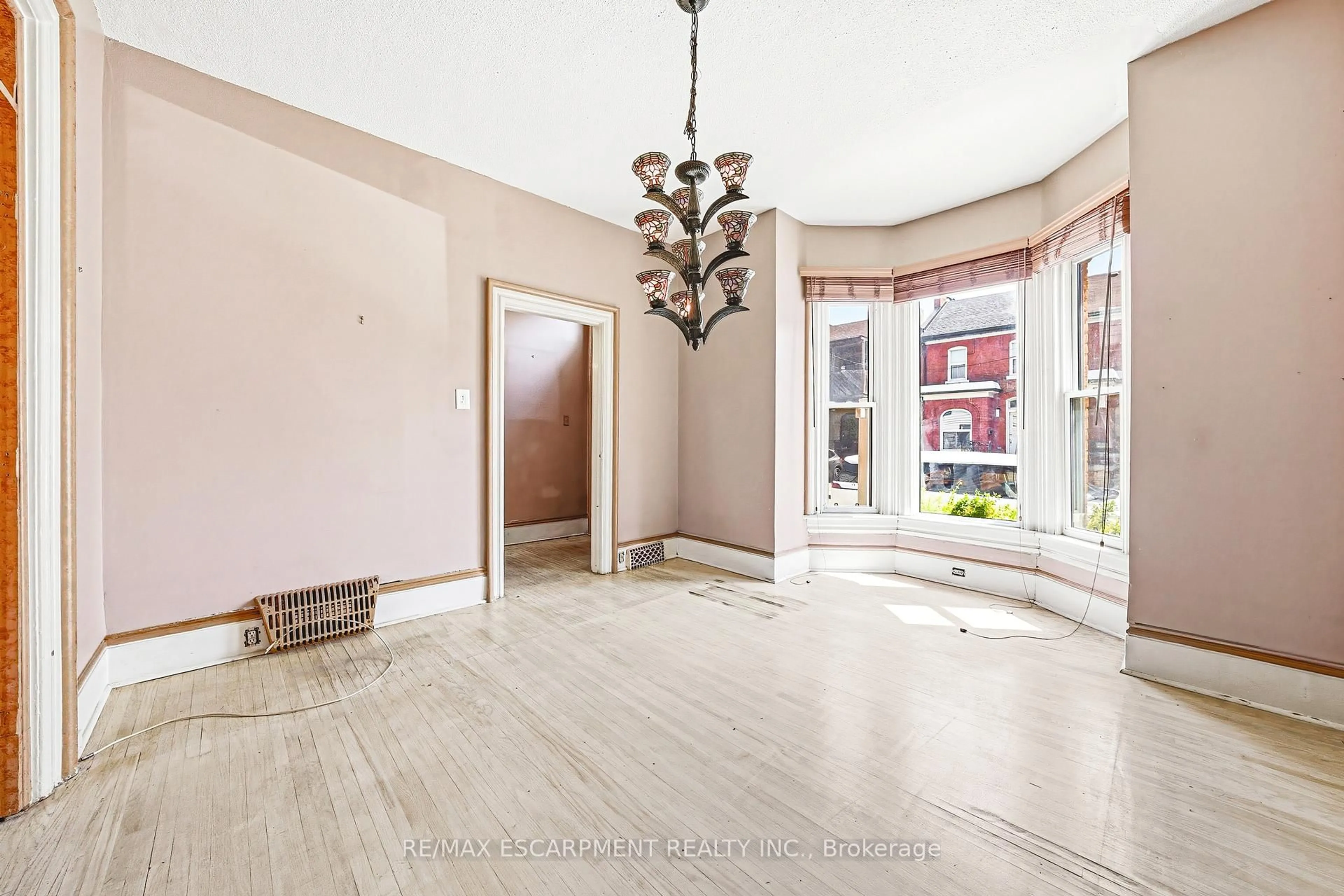 Unknown for 116 Catharine St, Hamilton Ontario L8N 2J4