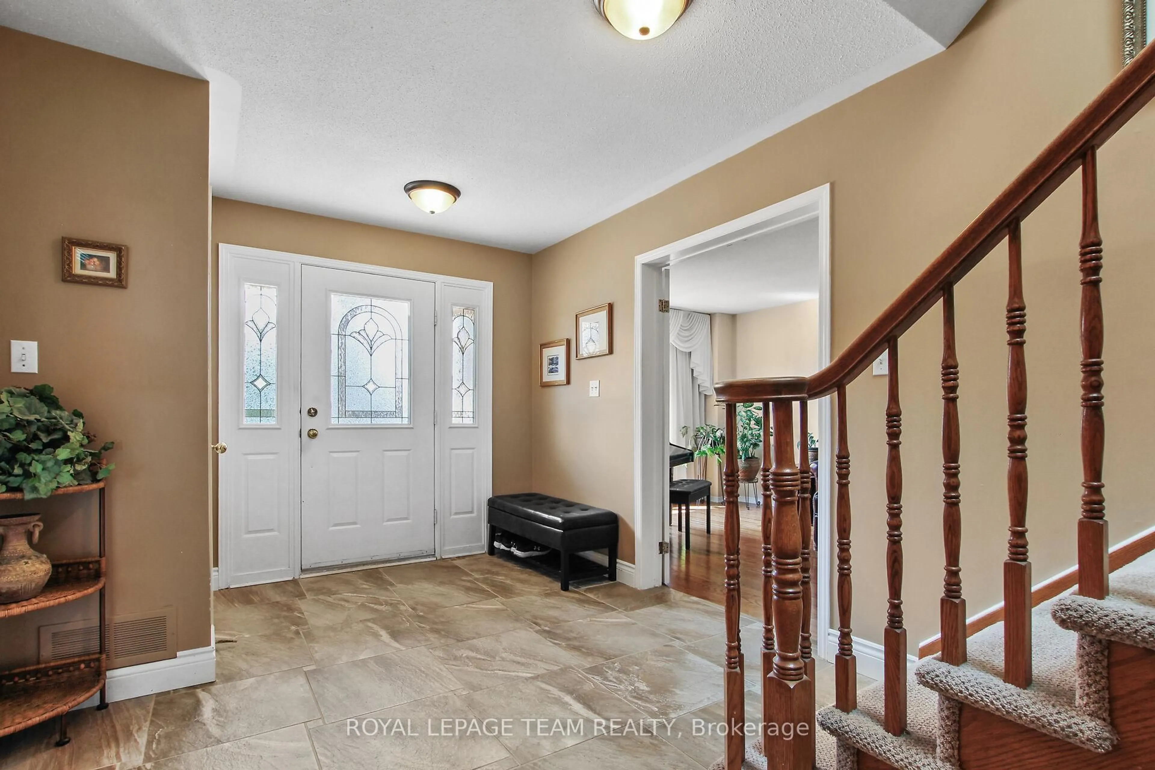 Indoor entryway for 47 Delamere Dr, Ottawa Ontario K2S 1R2