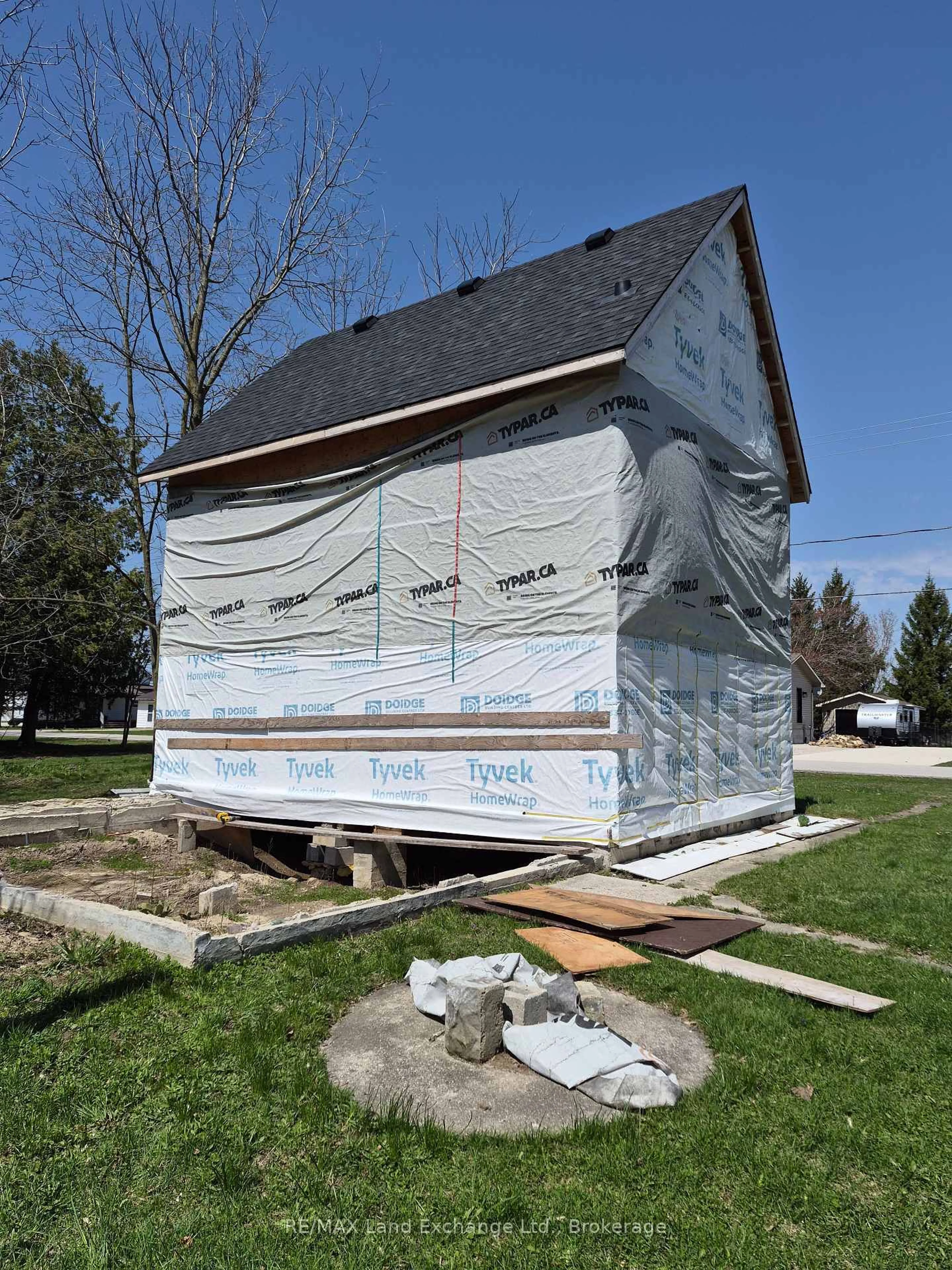 Home with vinyl exterior material, building for 6 Malcolm St, Huron-Kinloss Ontario N0G 2R0