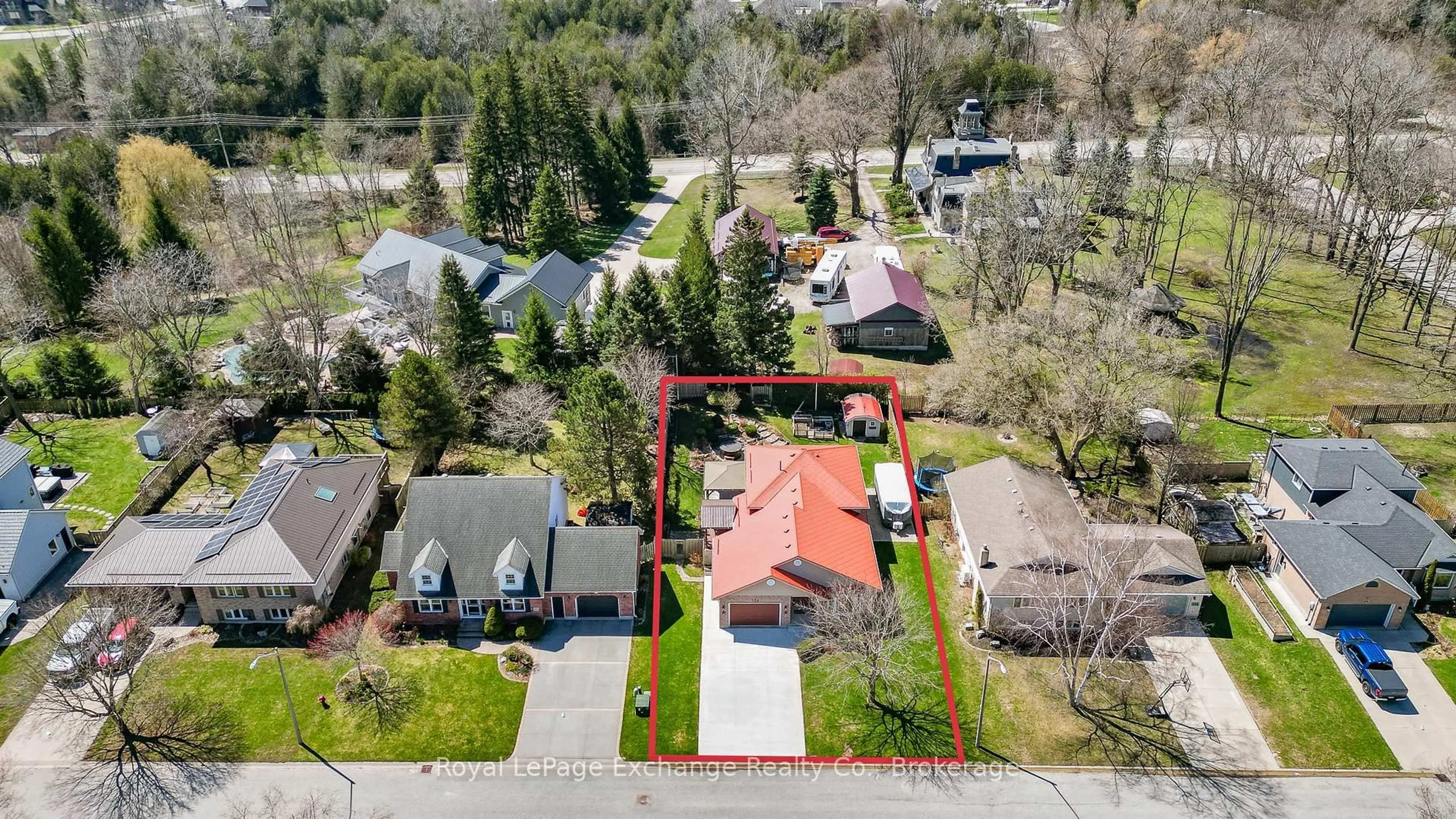 A pic from outside/outdoor area/front of a property/back of a property/a pic from drone, street for 524 Lynden Cres, Kincardine Ontario N2Z 3B1