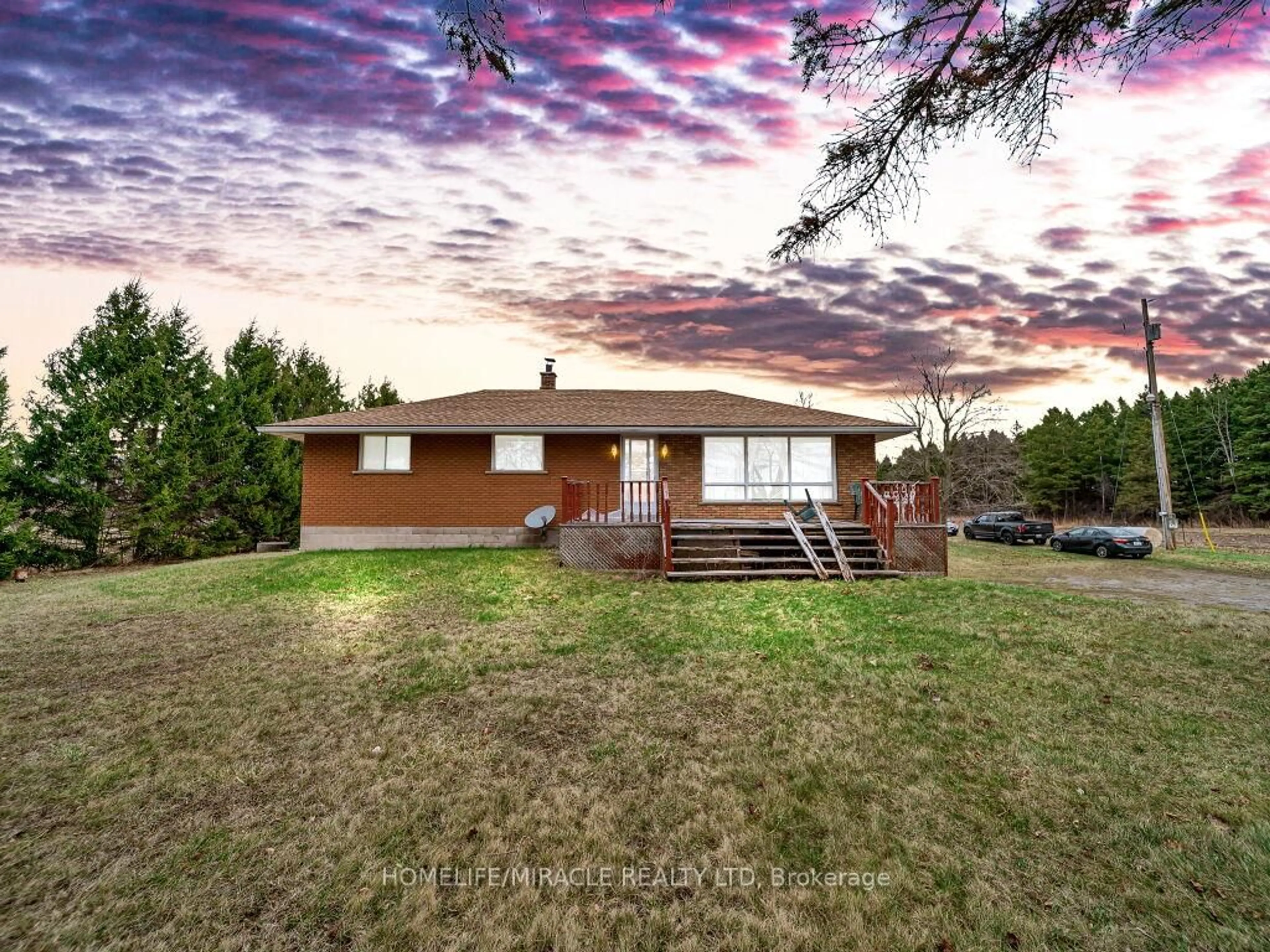 A pic from outside/outdoor area/front of a property/back of a property/a pic from drone, unknown for 1416 Hwy 6, Hamilton Ontario L8N 2Z7