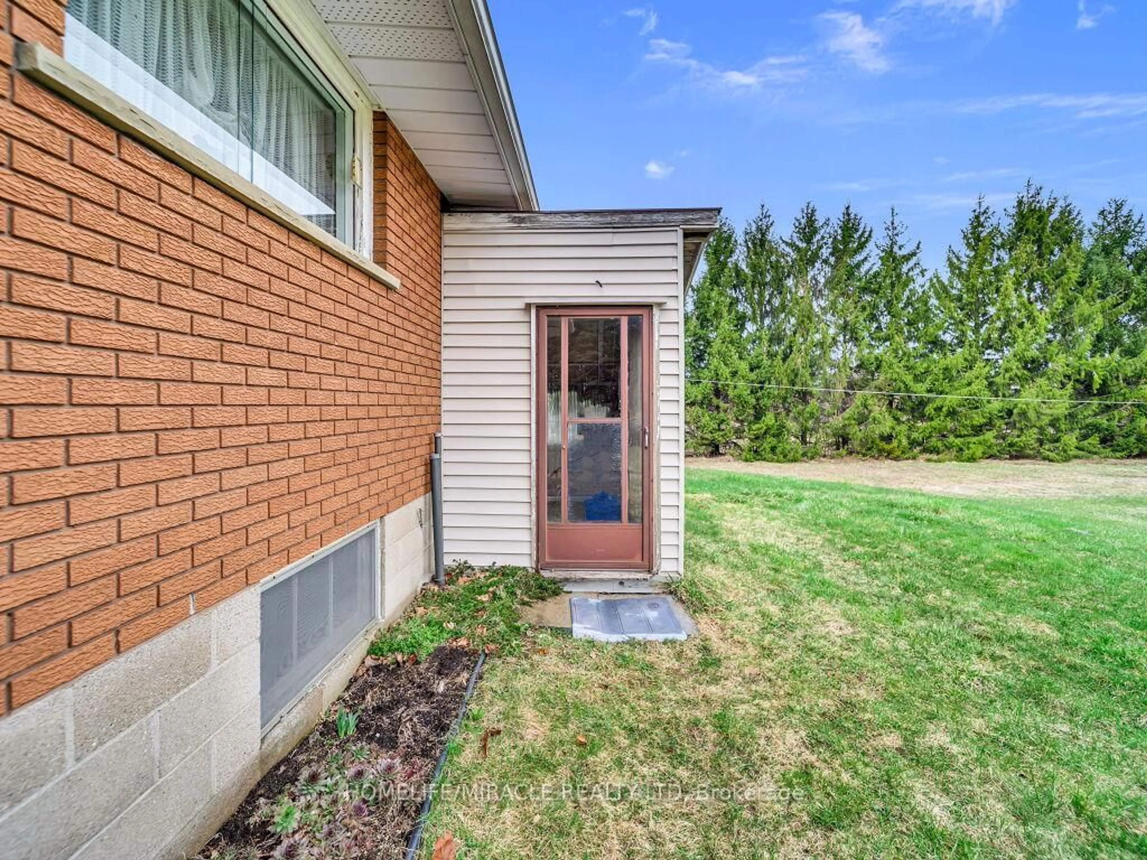 Home with brick exterior material, street for 1416 Hwy 6, Hamilton Ontario L8N 2Z7