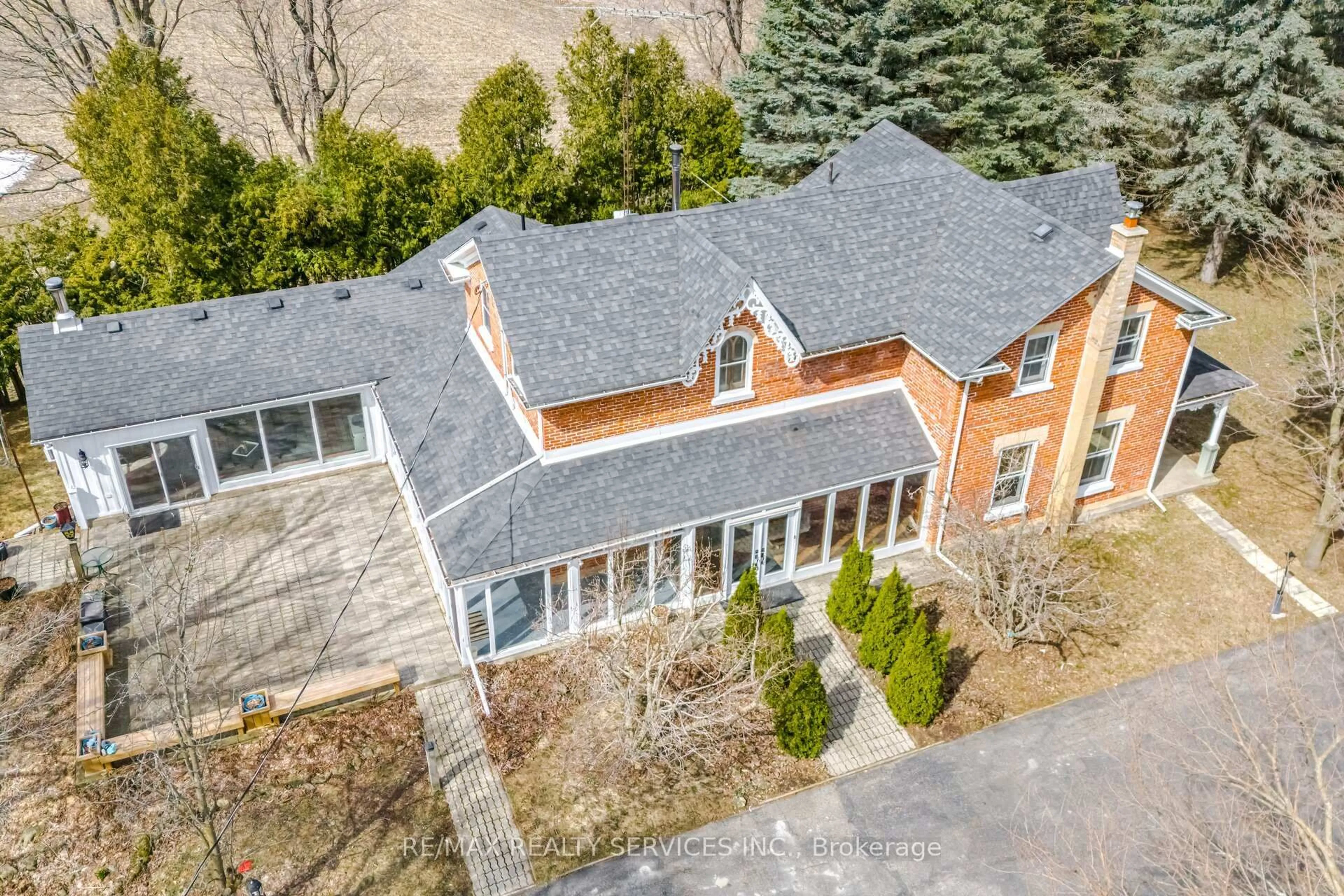 A pic from outside/outdoor area/front of a property/back of a property/a pic from drone, unknown for 507506 Highway 89, Mono Ontario L9V 1J4