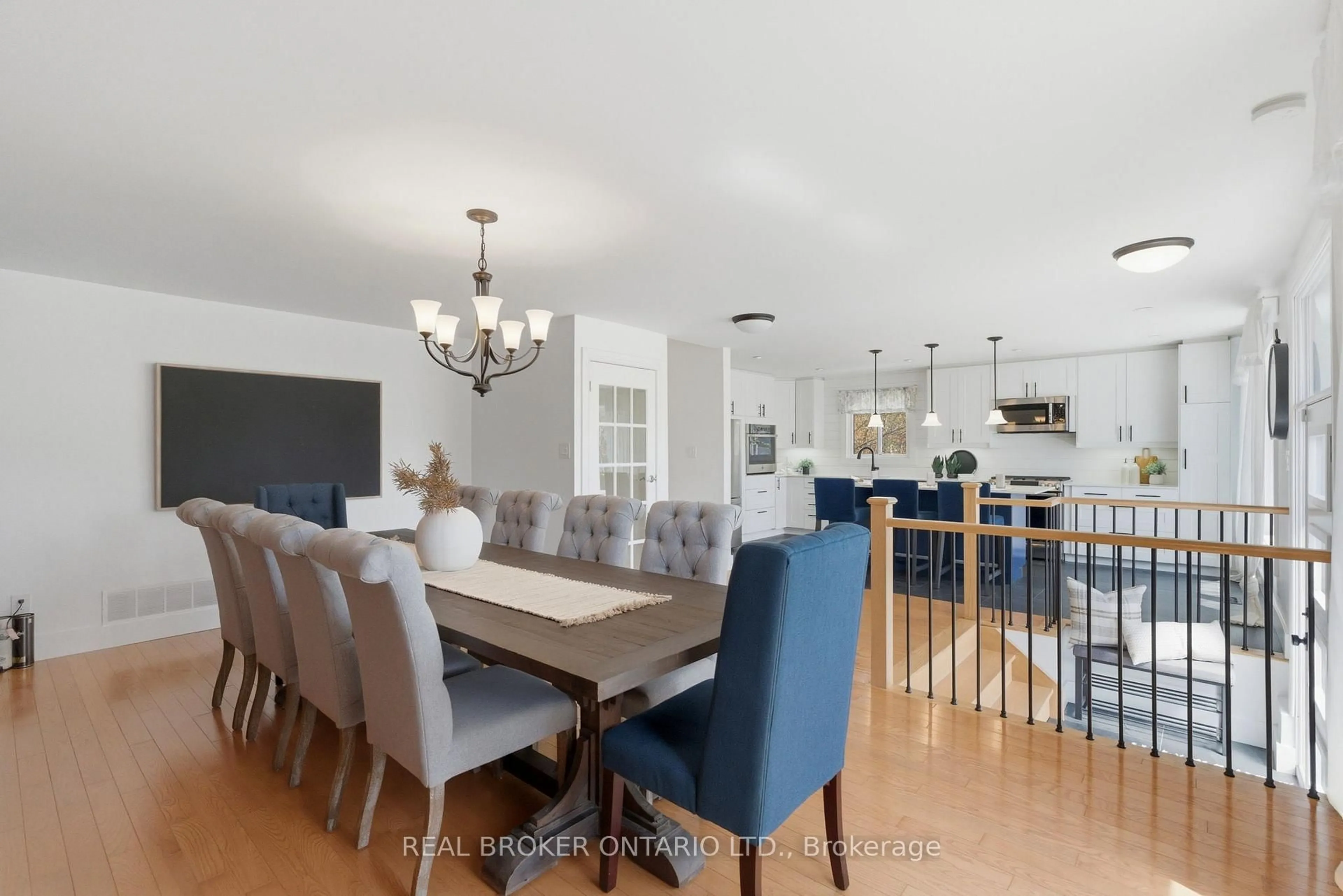 Open concept kitchen, wood/laminate floor for 29 Melissa Cres, Hamilton Ontario L9H 7C5