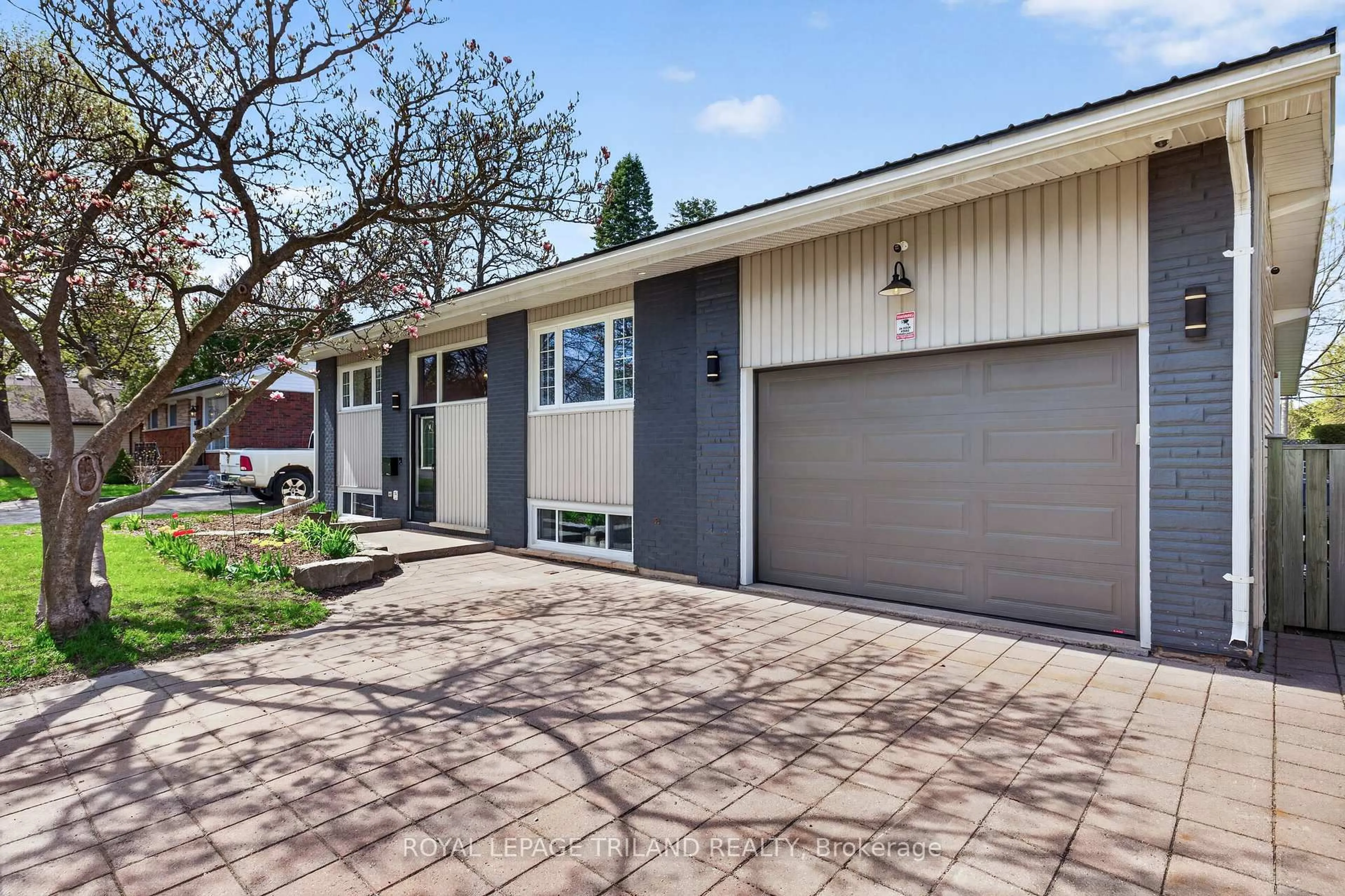 Home with vinyl exterior material, street for 86 Langton Rd, London East Ontario N5V 2M1