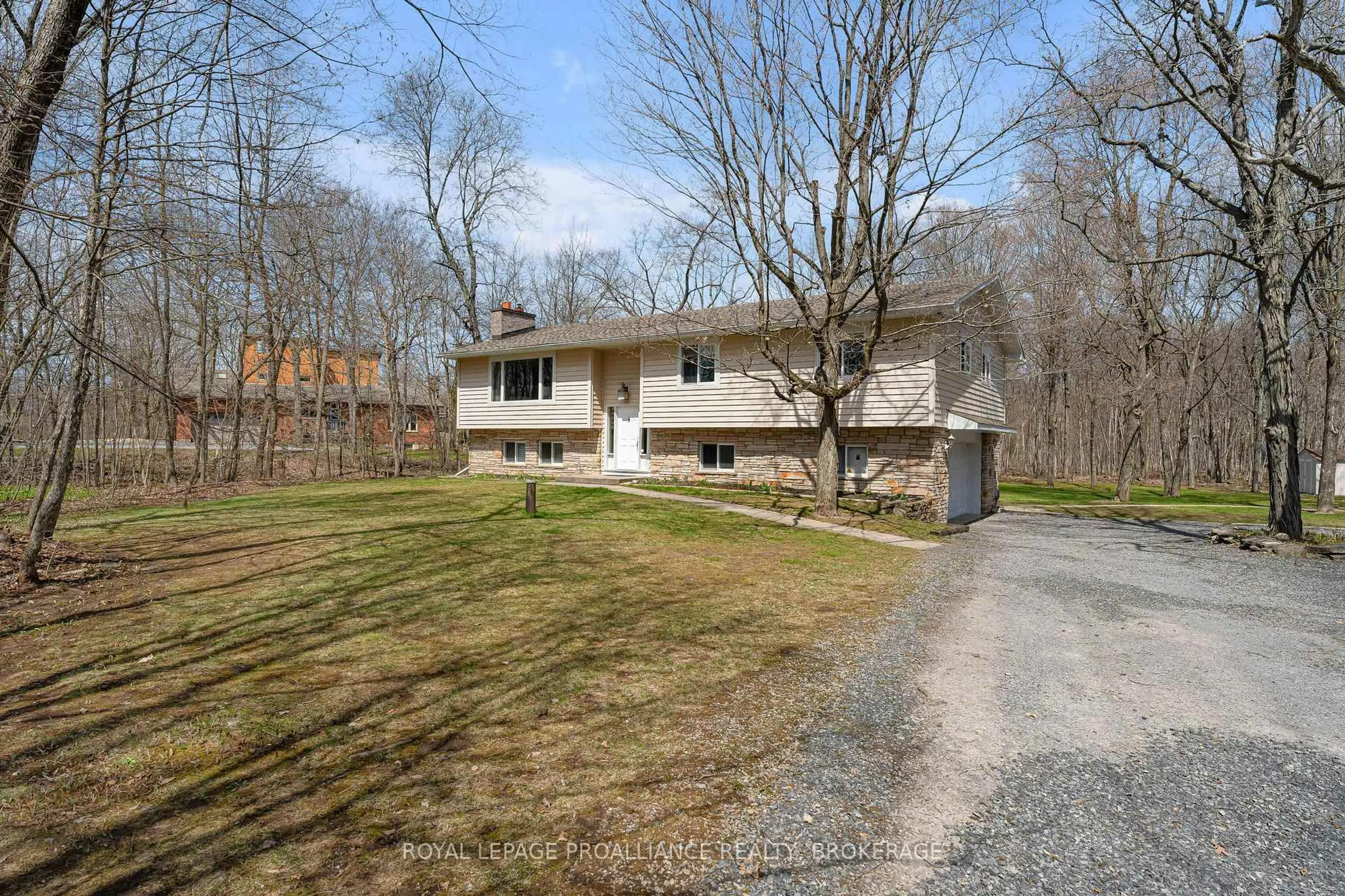 A pic from outside/outdoor area/front of a property/back of a property/a pic from drone, unknown for 1780 Middle Rd, Kingston Ontario K7L 4V3