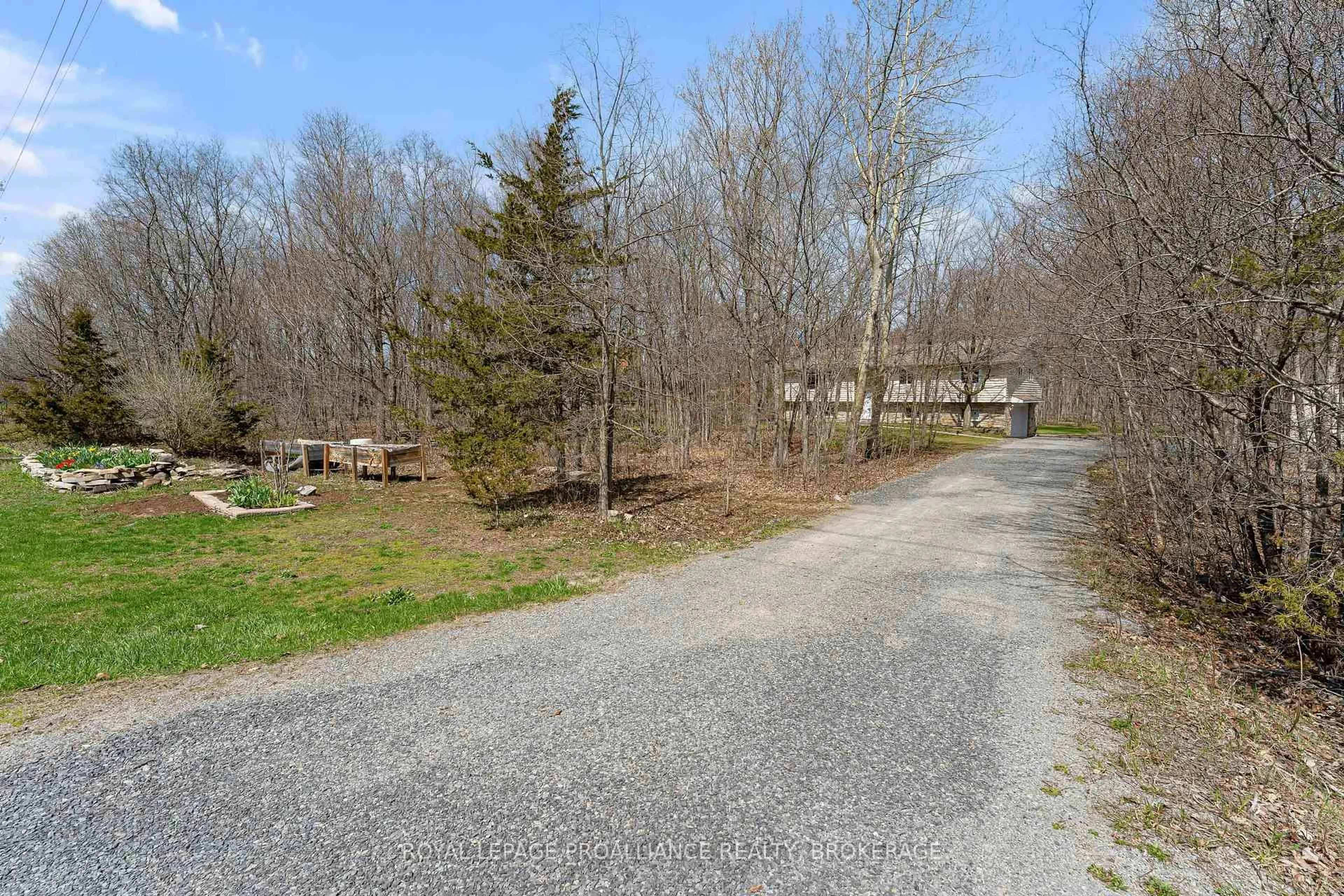 A pic from outside/outdoor area/front of a property/back of a property/a pic from drone, unknown for 1780 Middle Rd, Kingston Ontario K7L 4V3