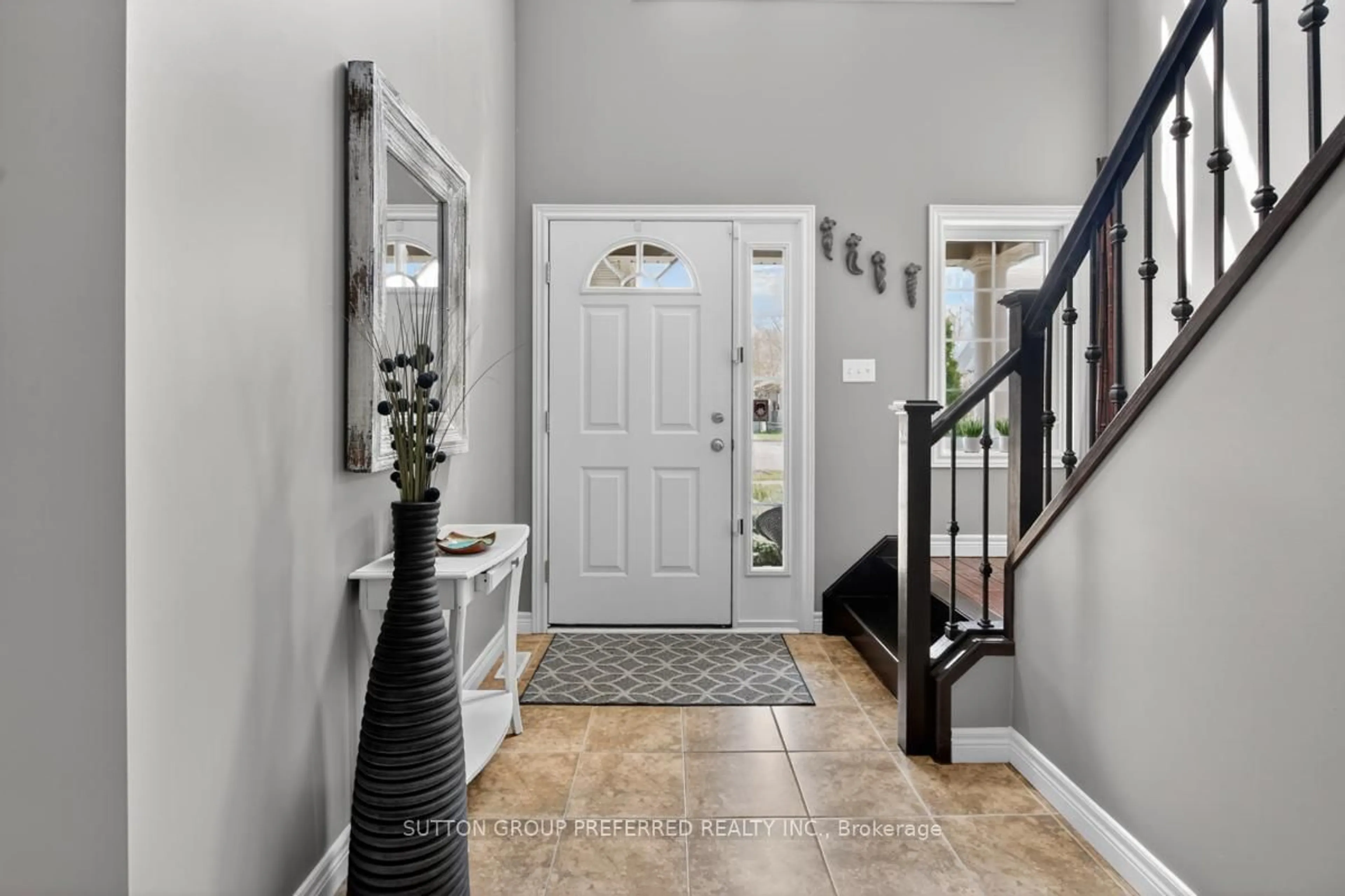 Indoor entryway for 2178 Blackwater Rd, London North Ontario N5X 4J9