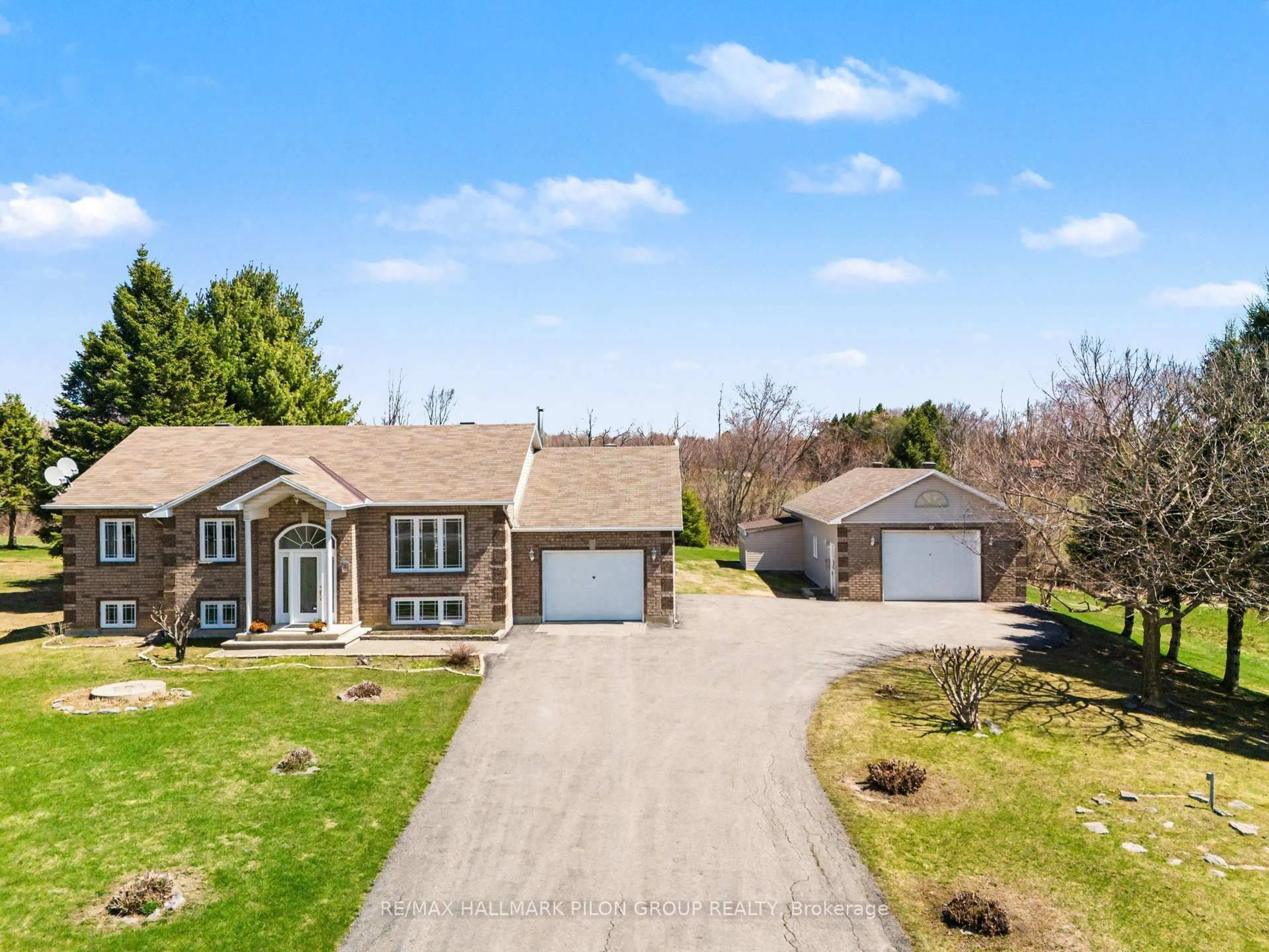 A pic from outside/outdoor area/front of a property/back of a property/a pic from drone, street for 5029 Canaan Rd, Clarence-Rockland Ontario K0A 2A0