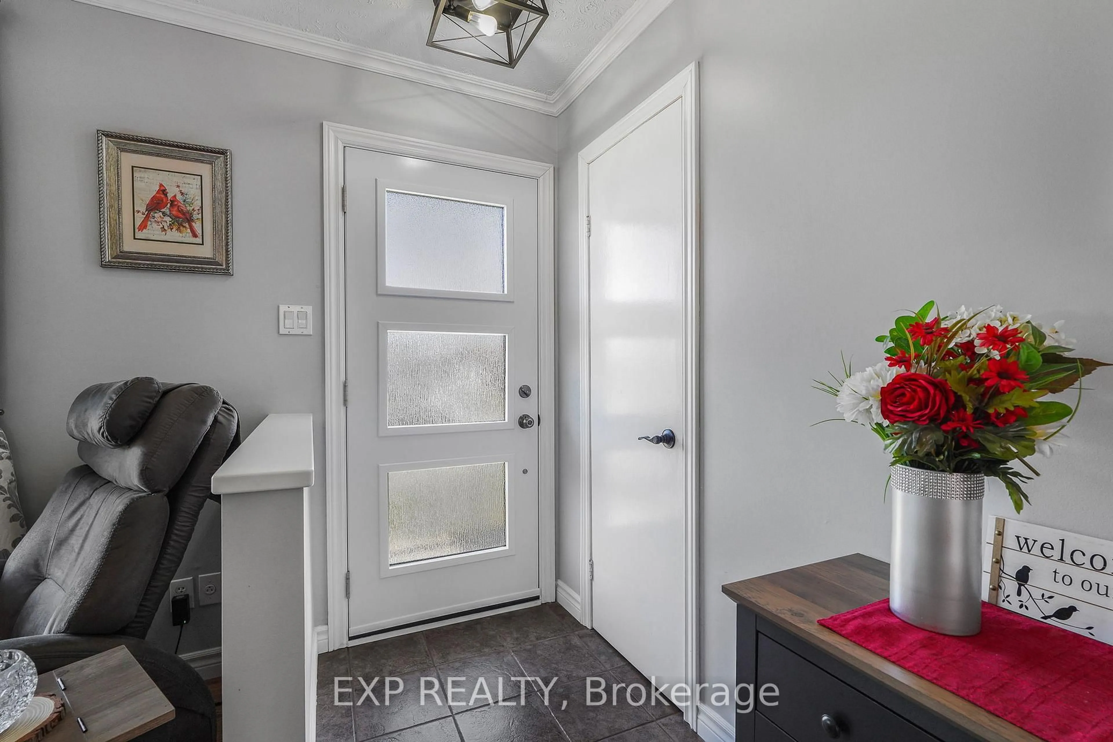 Indoor entryway for 905 Ghislain St, Hawkesbury Ontario K6A 3A8