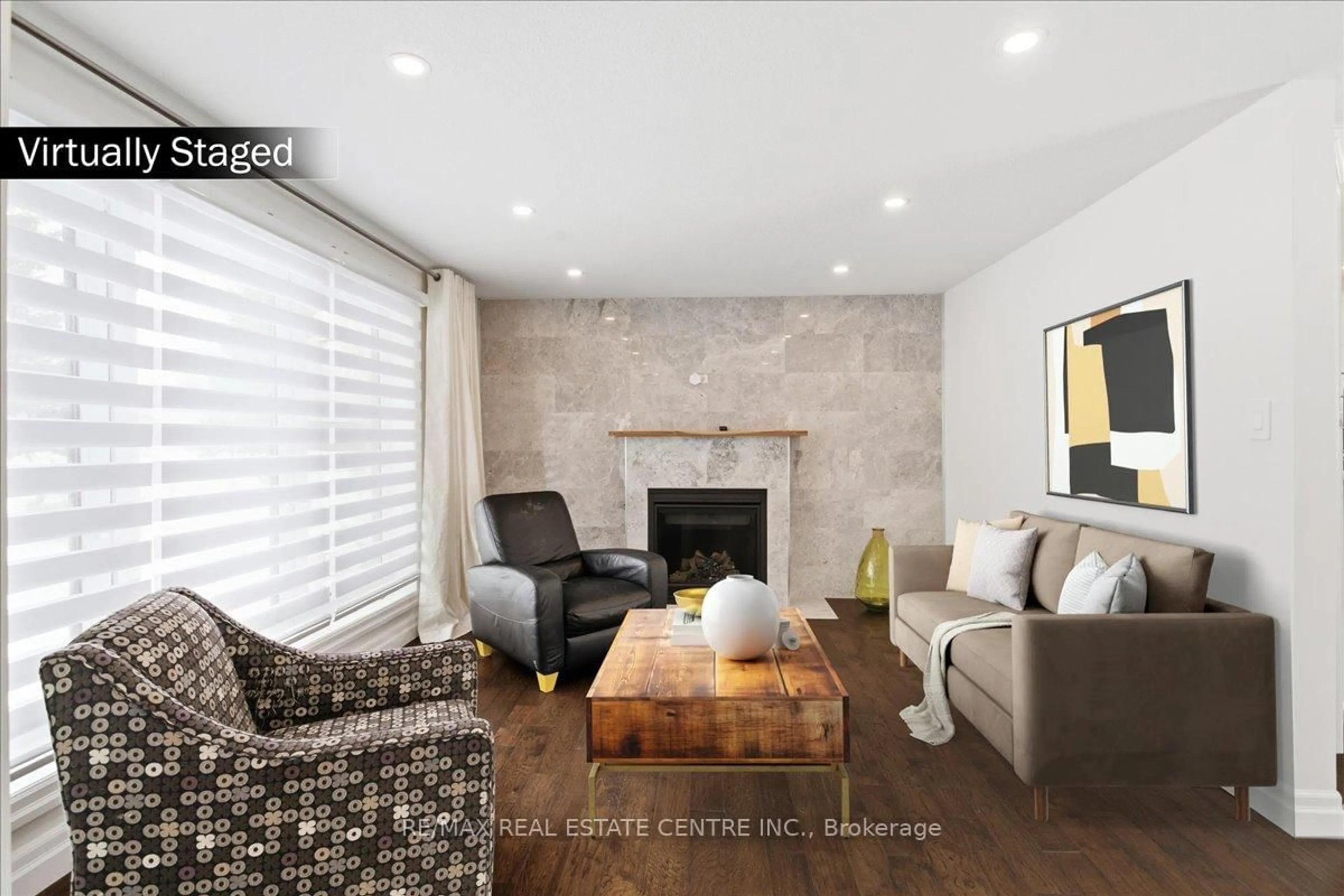 Living room with furniture, ceramic/tile floor for 431 Second Rd, Hamilton Ontario L8J 2X9