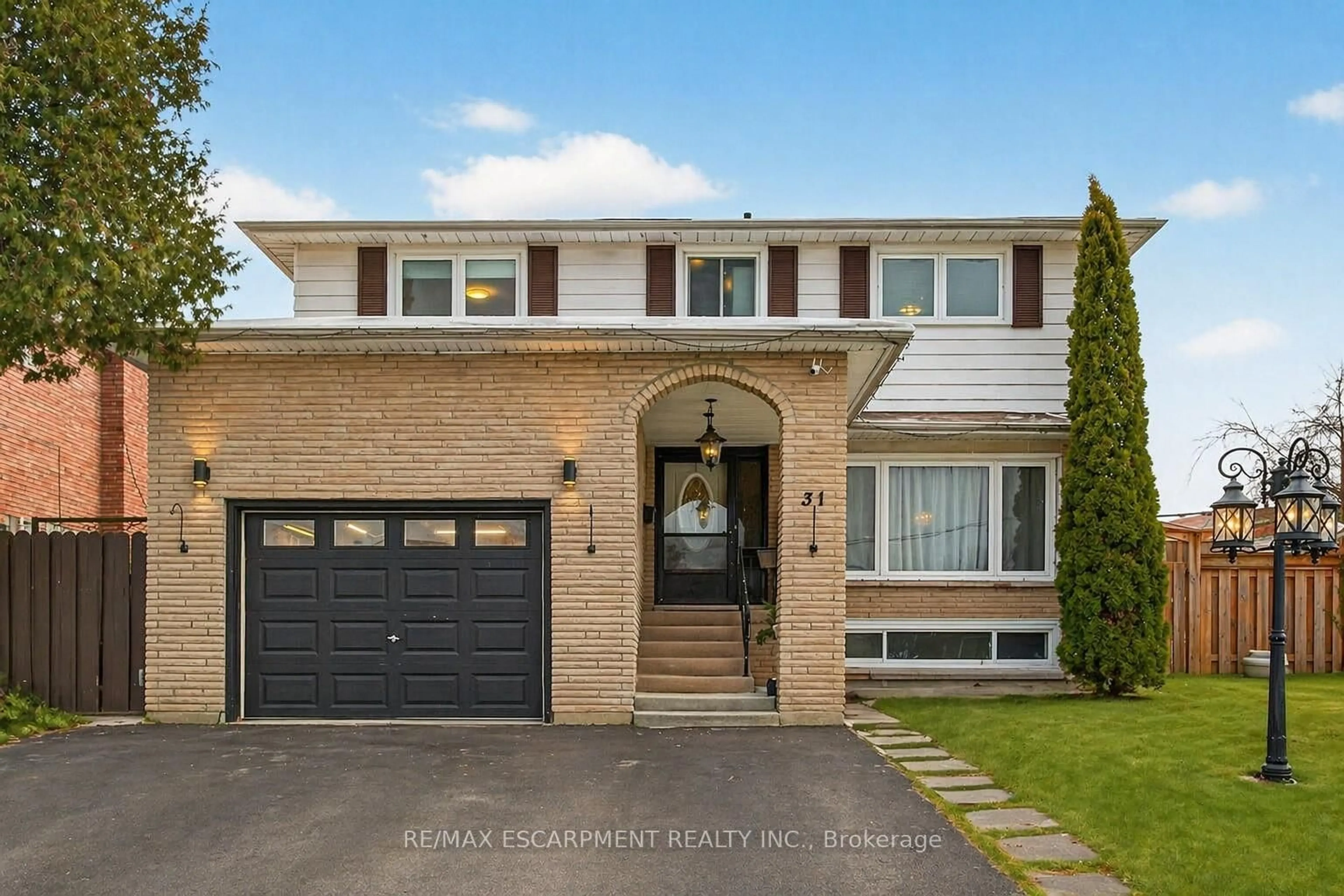 Home with brick exterior material, street for 31 Maynard St, Hamilton Ontario L9B 1R9