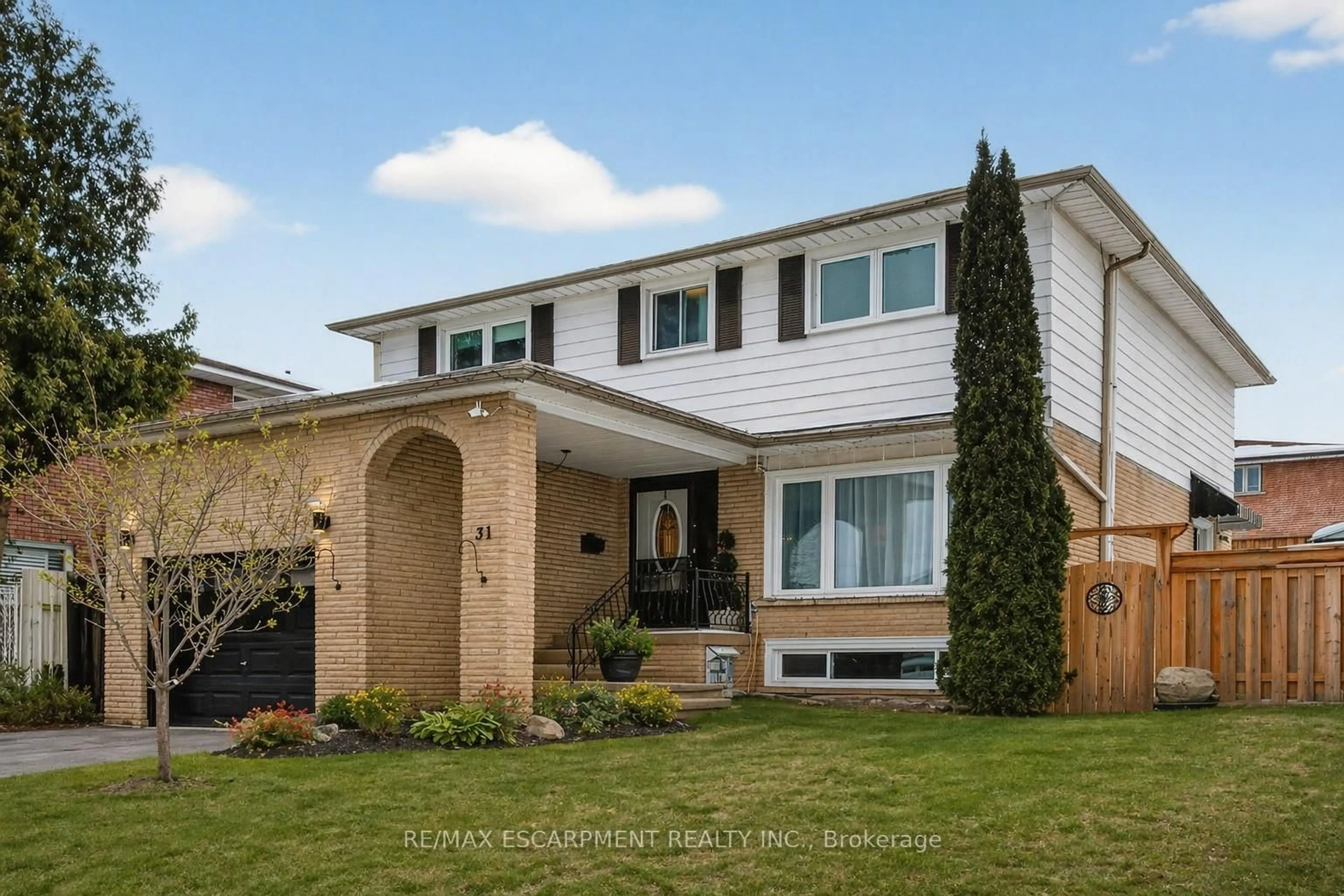 Home with brick exterior material, street for 31 Maynard St, Hamilton Ontario L9B 1R9