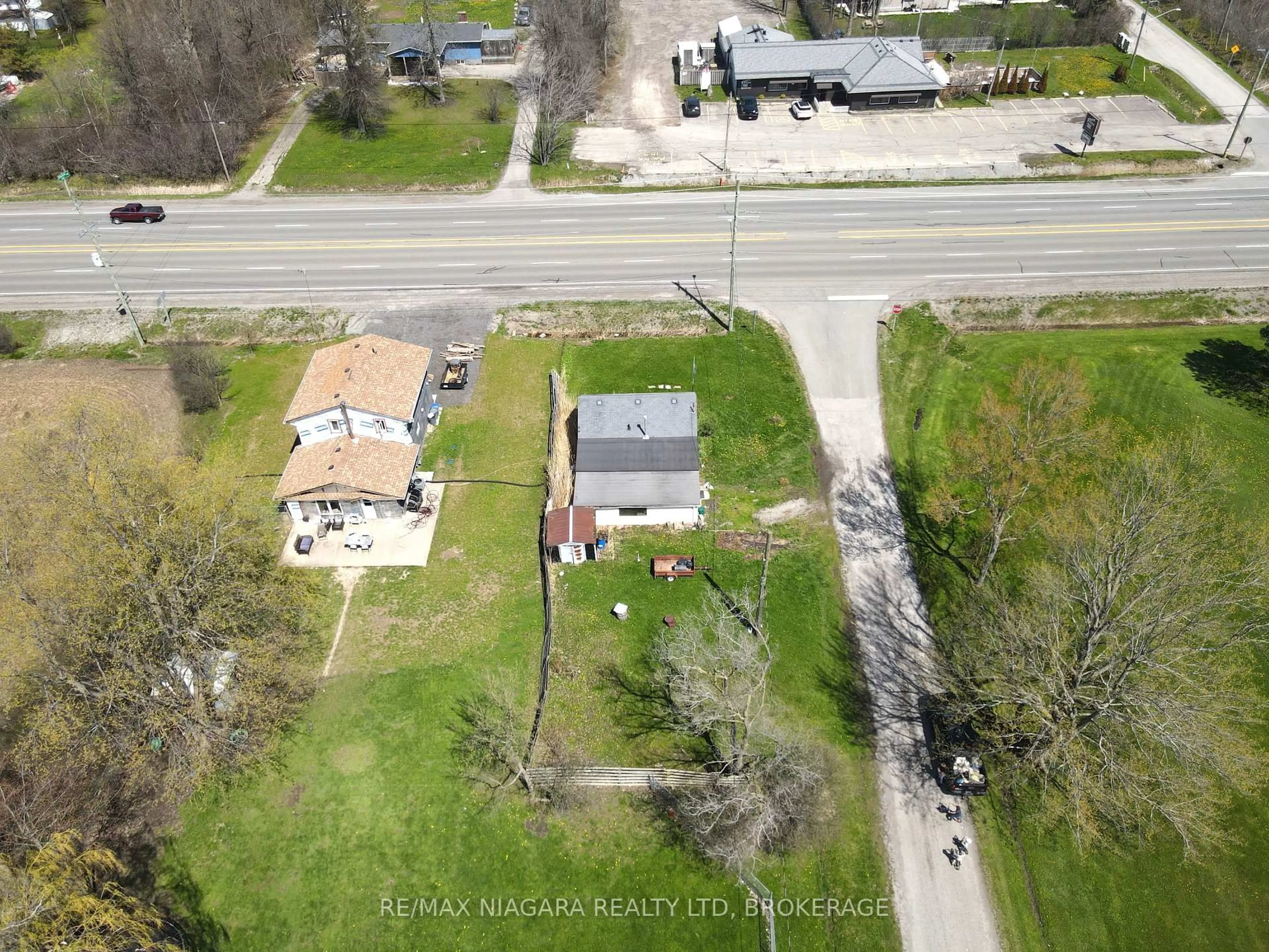 A pic from outside/outdoor area/front of a property/back of a property/a pic from drone, street for 1891 Garrison Rd, Fort Erie Ontario L2A 5M4