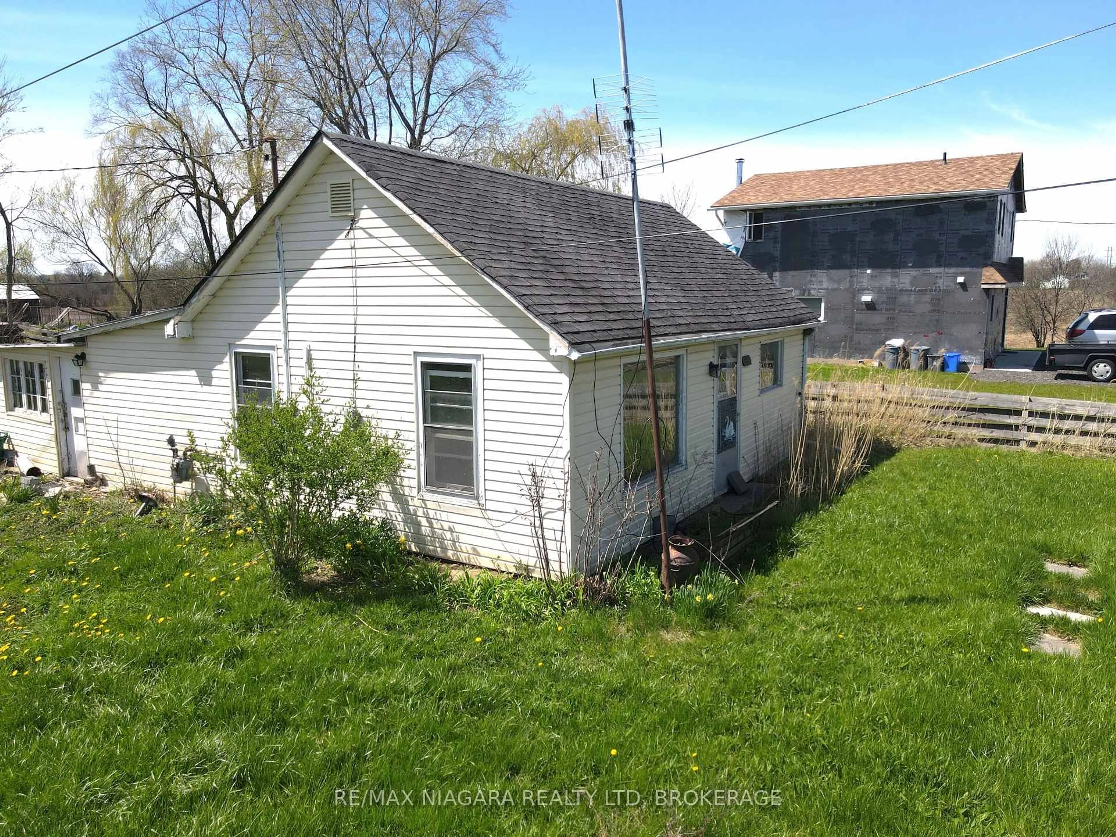 Shed for 1891 Garrison Rd, Fort Erie Ontario L2A 5M4