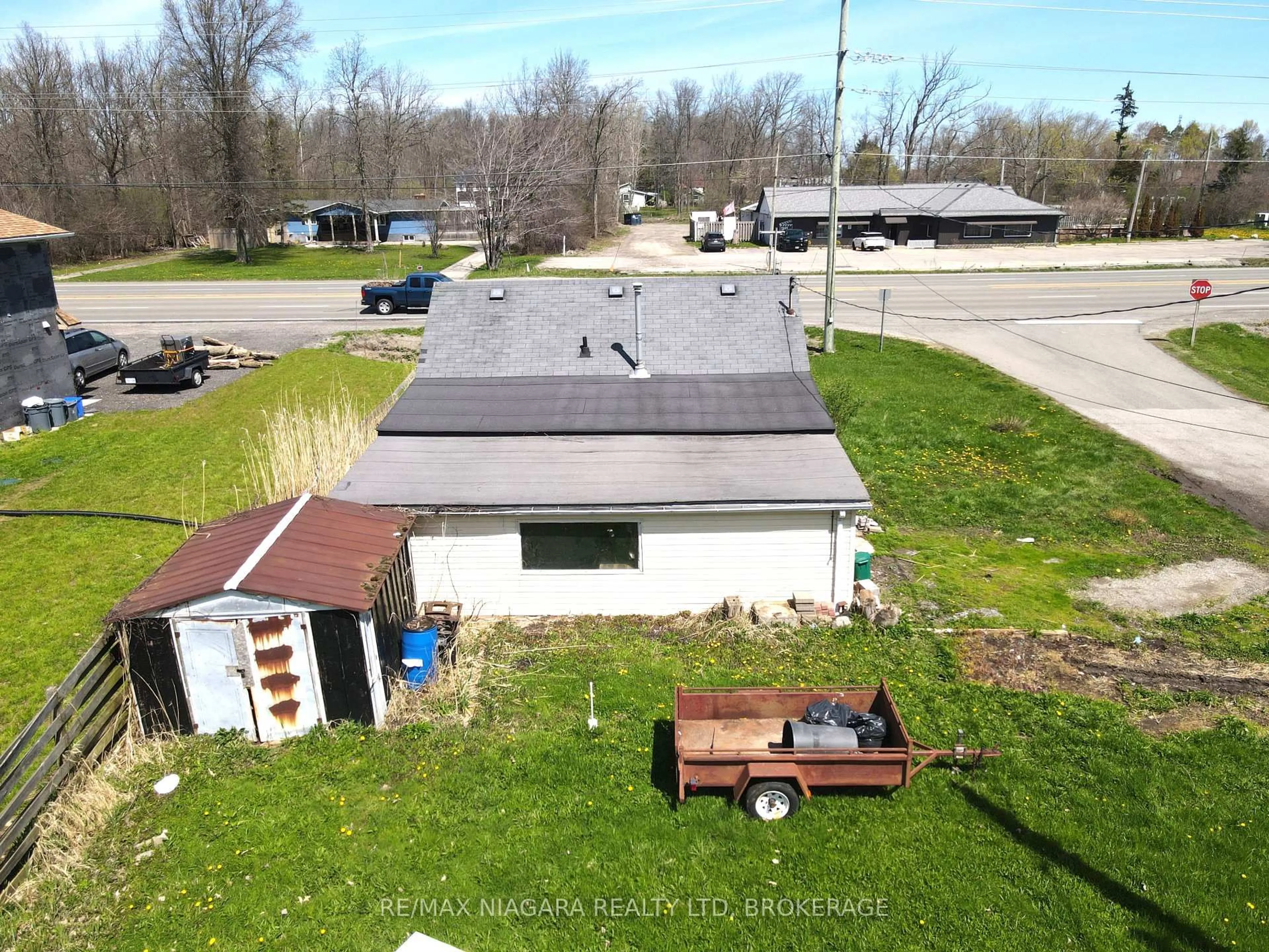 A pic from outside/outdoor area/front of a property/back of a property/a pic from drone, unknown for 1891 Garrison Rd, Fort Erie Ontario L2A 5M4