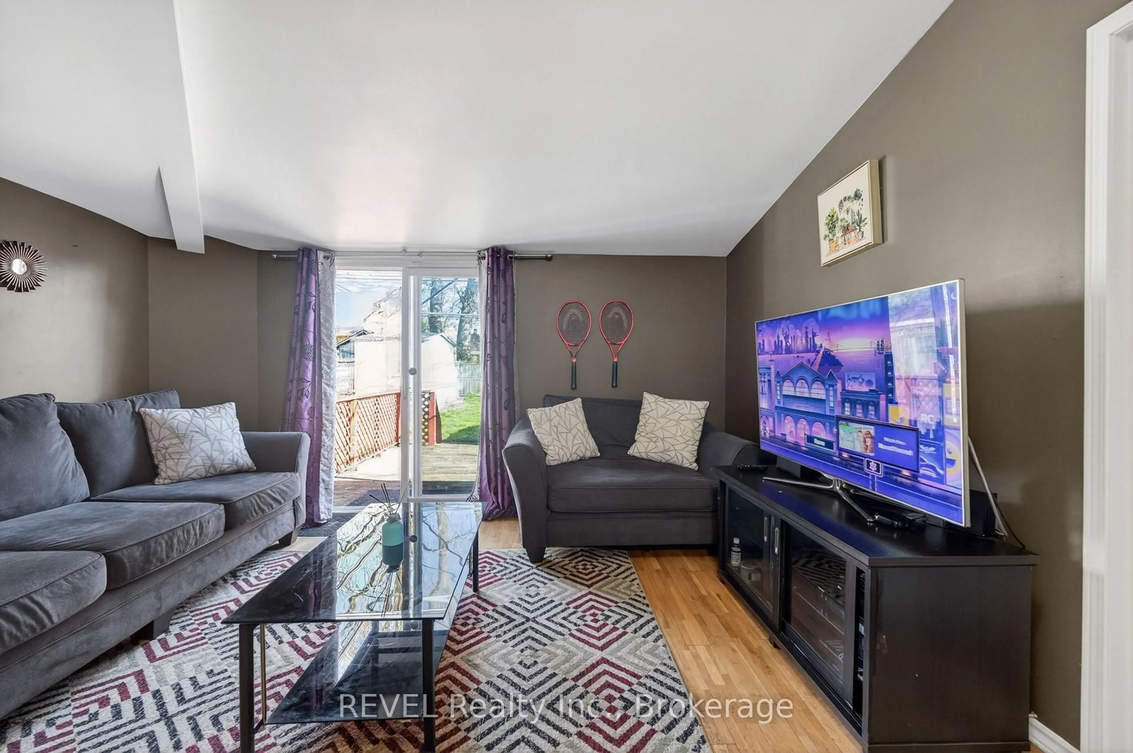 Living room with furniture, unknown for 6251 Ash St, Niagara Falls Ontario L2G 2H4