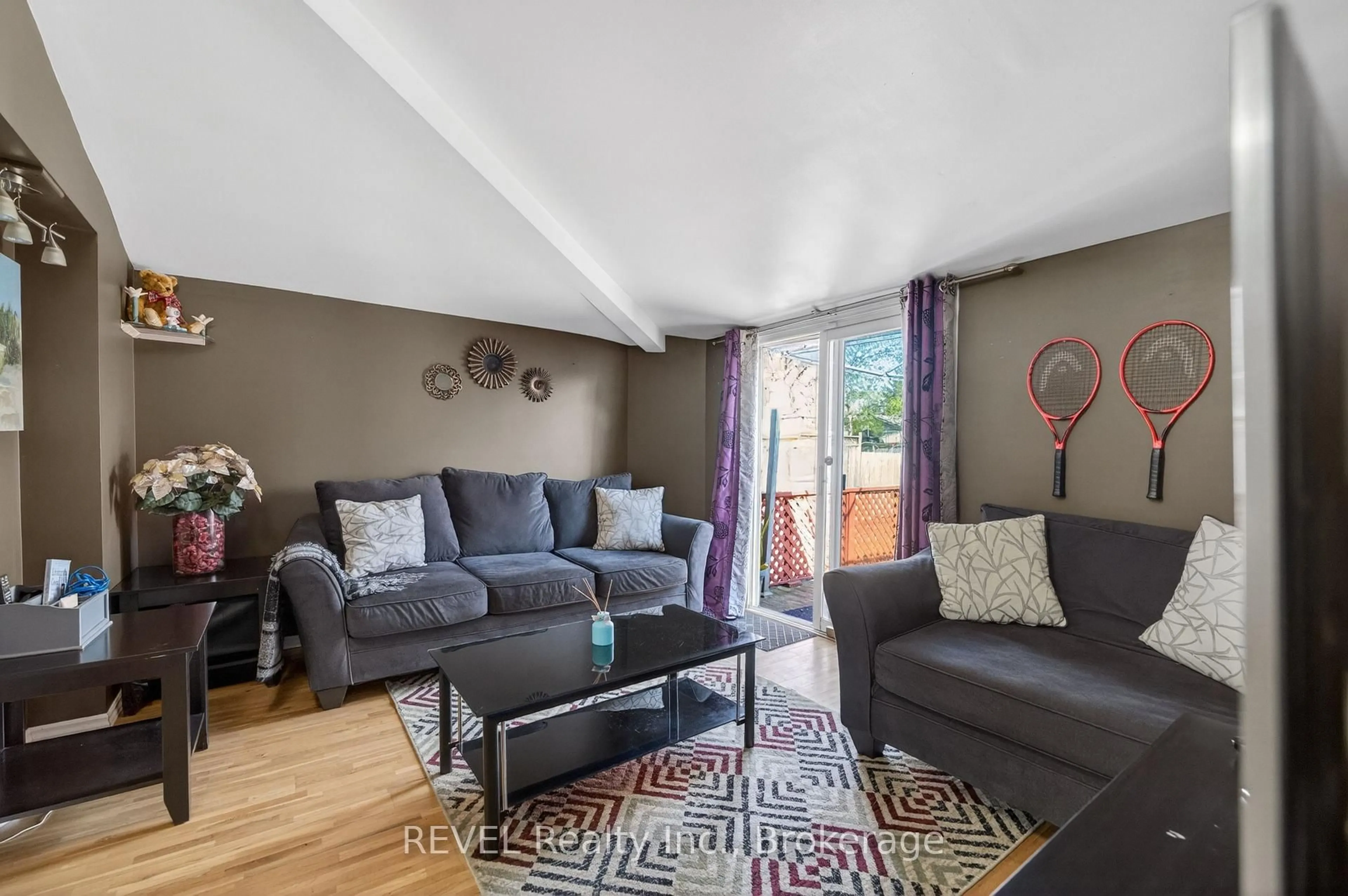 Living room with furniture, unknown for 6251 Ash St, Niagara Falls Ontario L2G 2H4