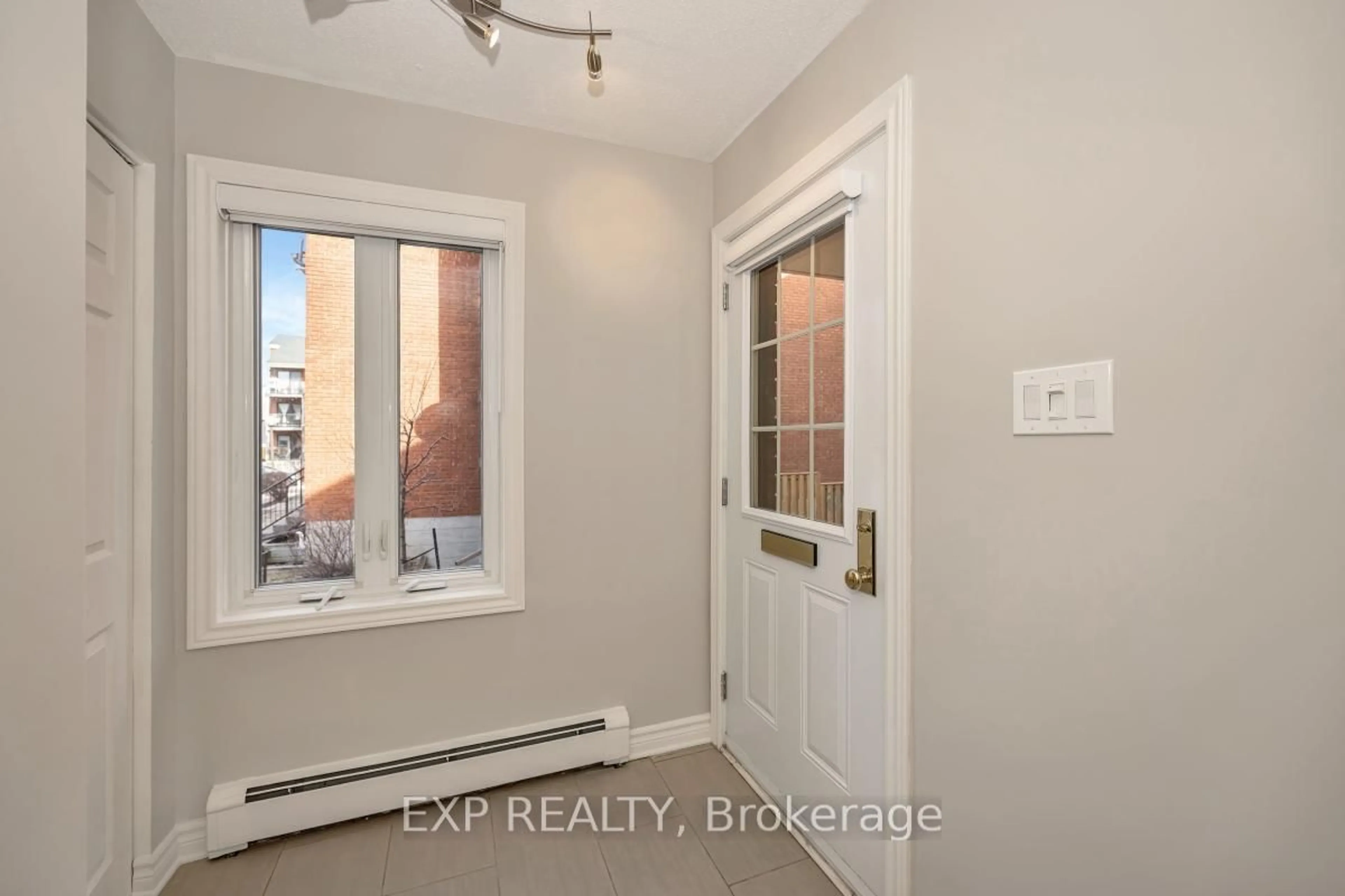Indoor entryway for 45 Crispin Private, Ottawa Ontario K1K 2T7