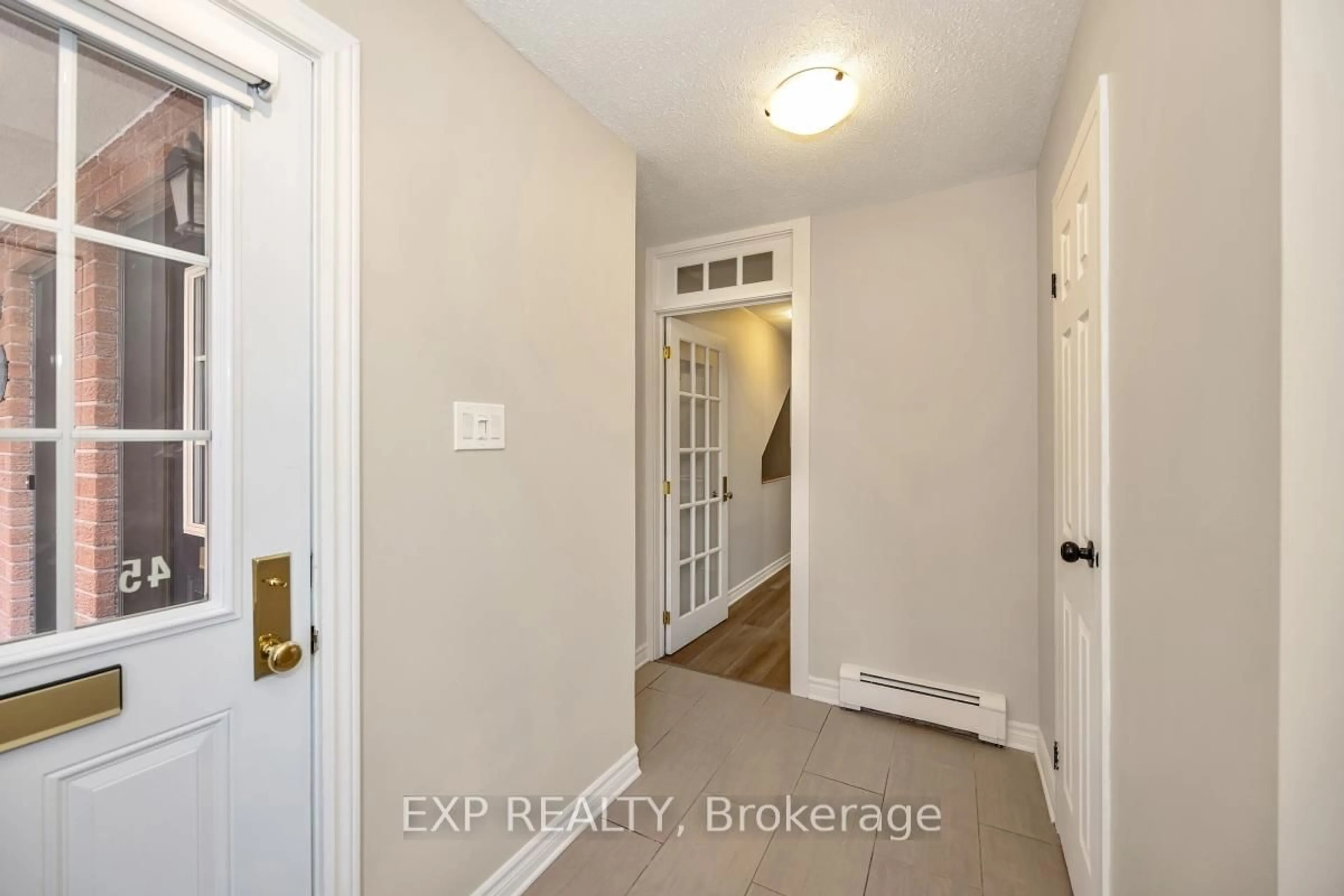 Indoor entryway for 45 Crispin Private, Ottawa Ontario K1K 2T7