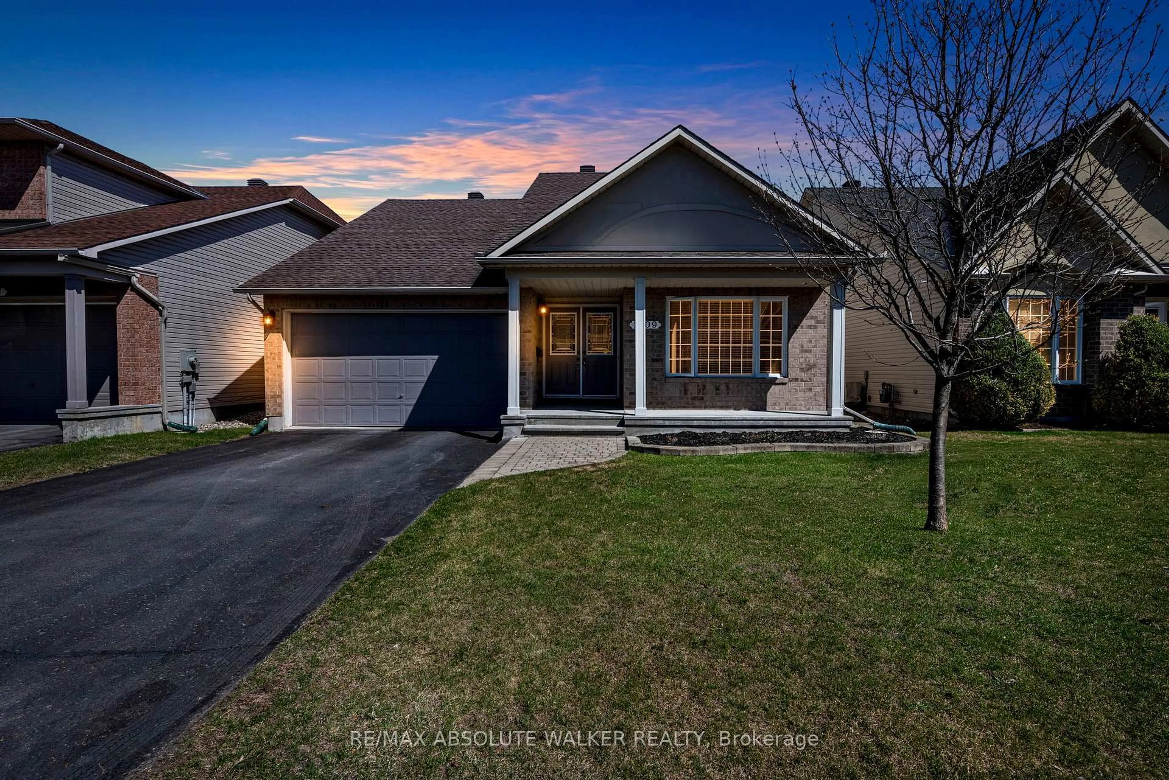 A pic from outside/outdoor area/front of a property/back of a property/a pic from drone, street for 2109 Ricardo St, Ottawa Ontario K4A 4K6