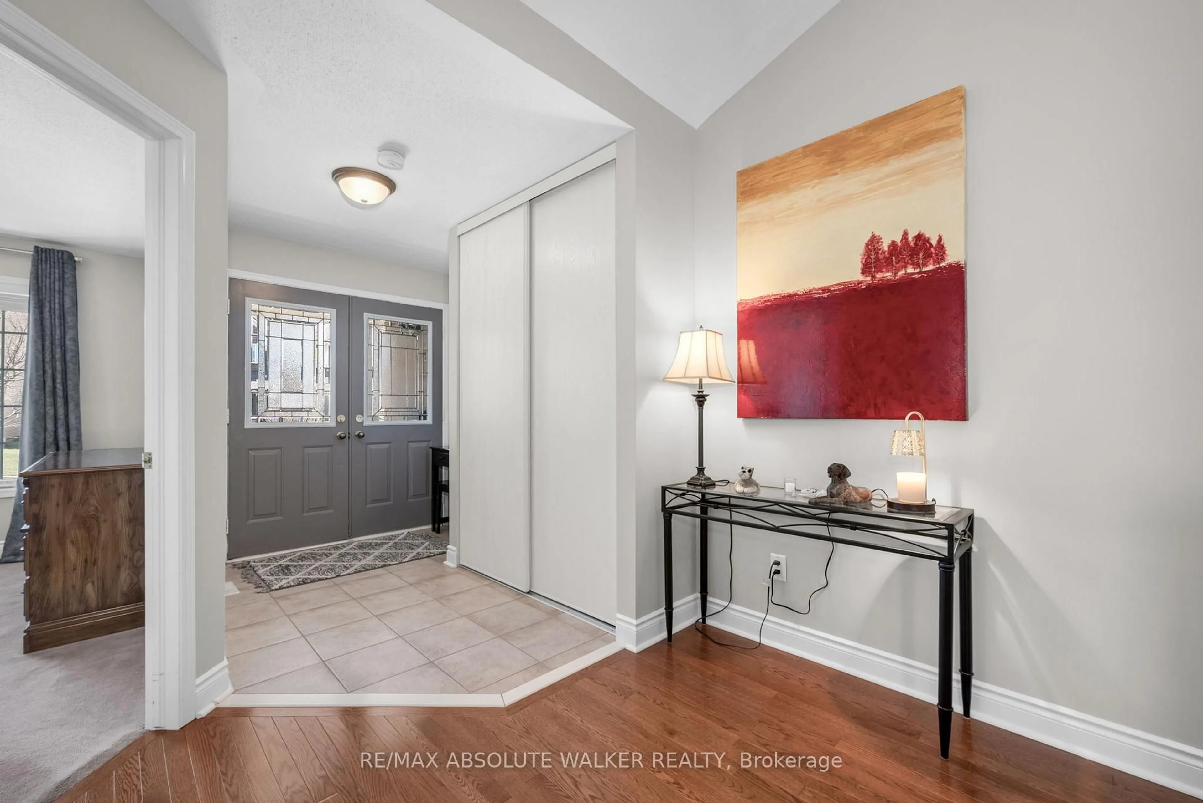 Indoor entryway for 2109 Ricardo St, Ottawa Ontario K4A 4K6