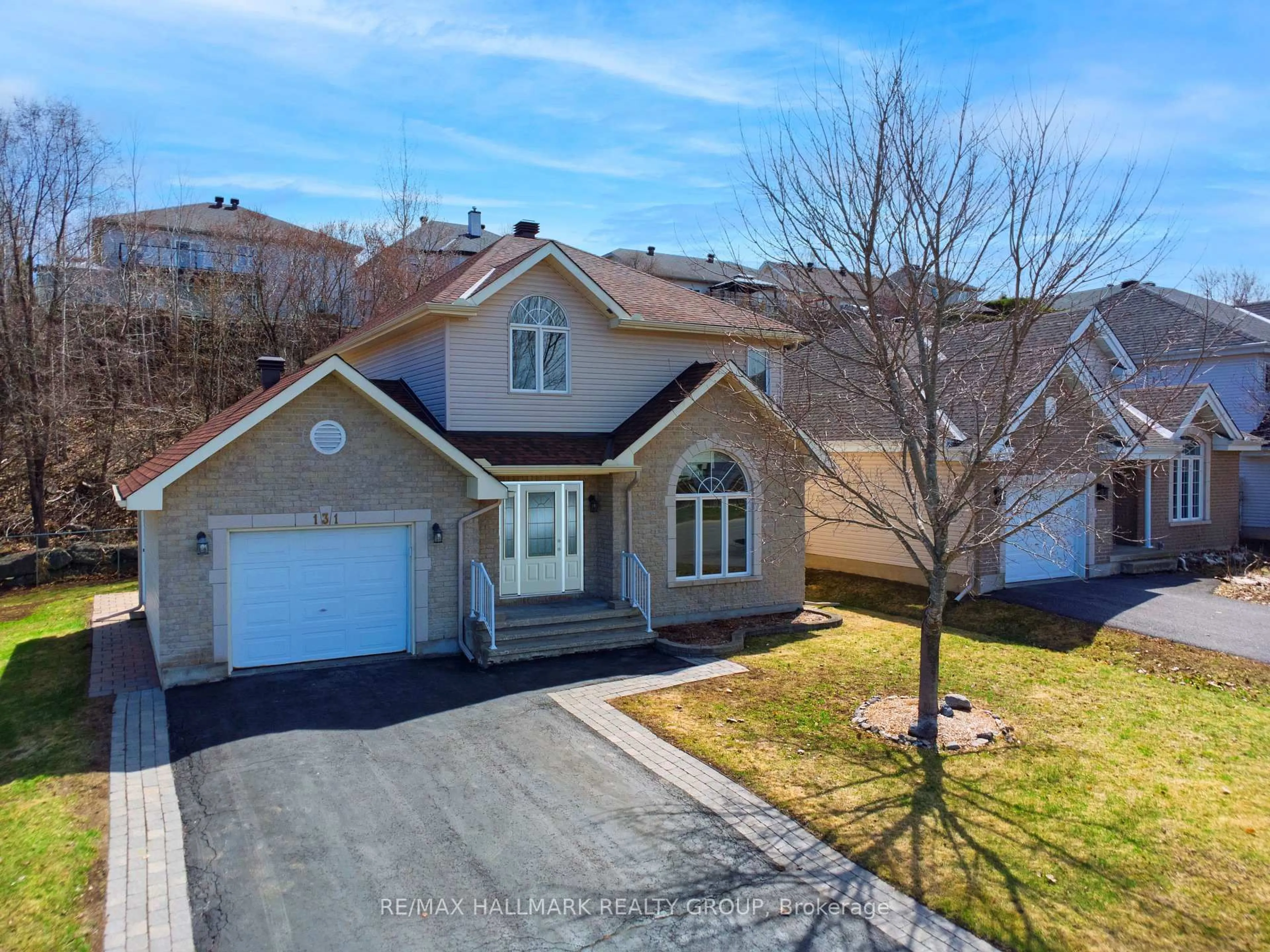 A pic from outside/outdoor area/front of a property/back of a property/a pic from drone, street for 131 Beaumont Ave, Clarence-Rockland Ontario K4K 1R7
