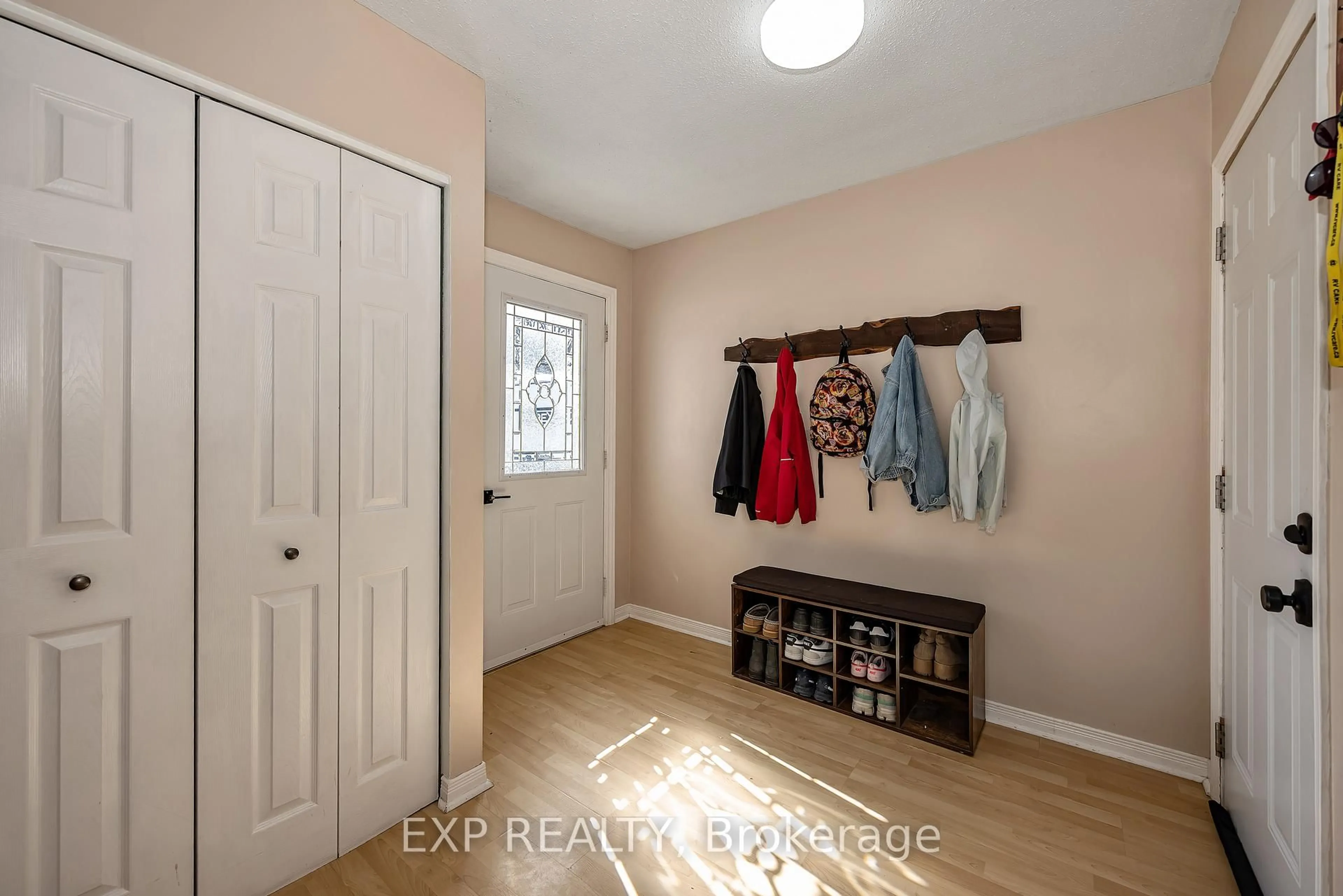 Indoor entryway for 46 NELSON St, Carleton Place Ontario K7C 3X2