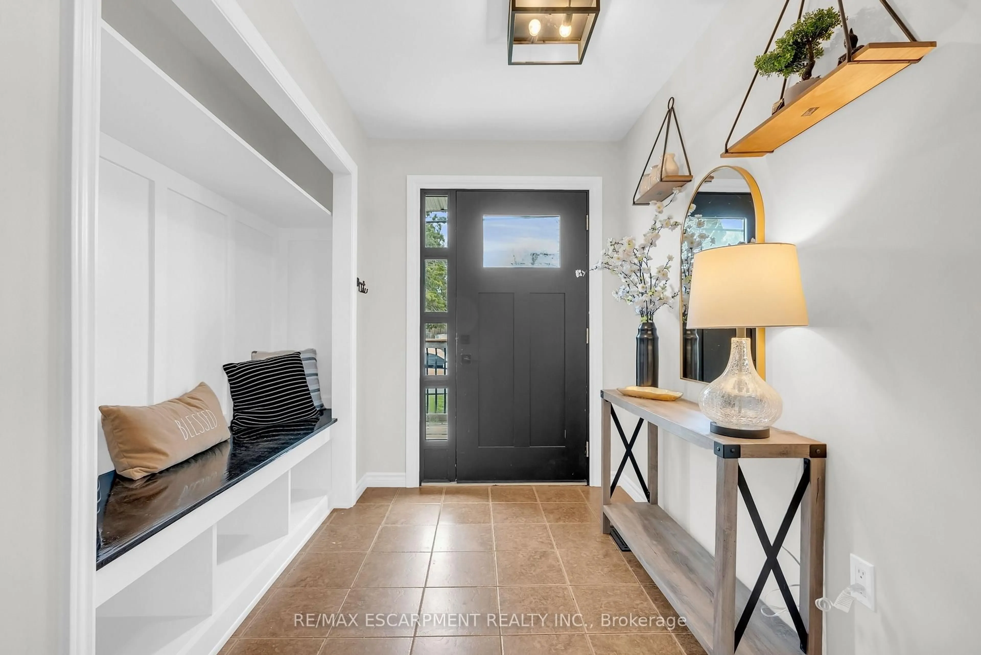 Indoor entryway for 21 Kidd Ave, Quinte West Ontario K8V 2C6