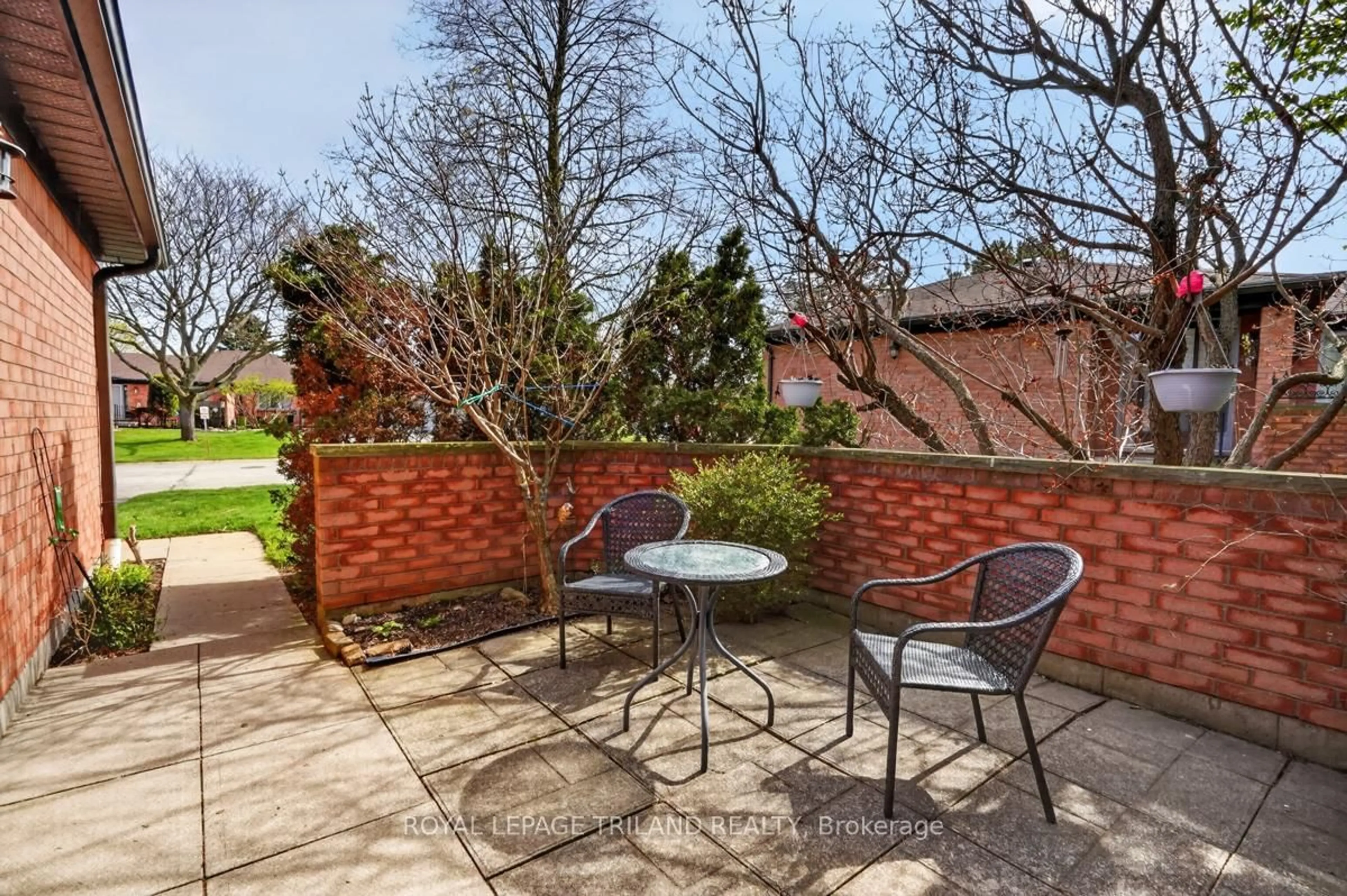 Patio, street for 65 Fiddlers Green Rd #29, London North Ontario N6H 4V5