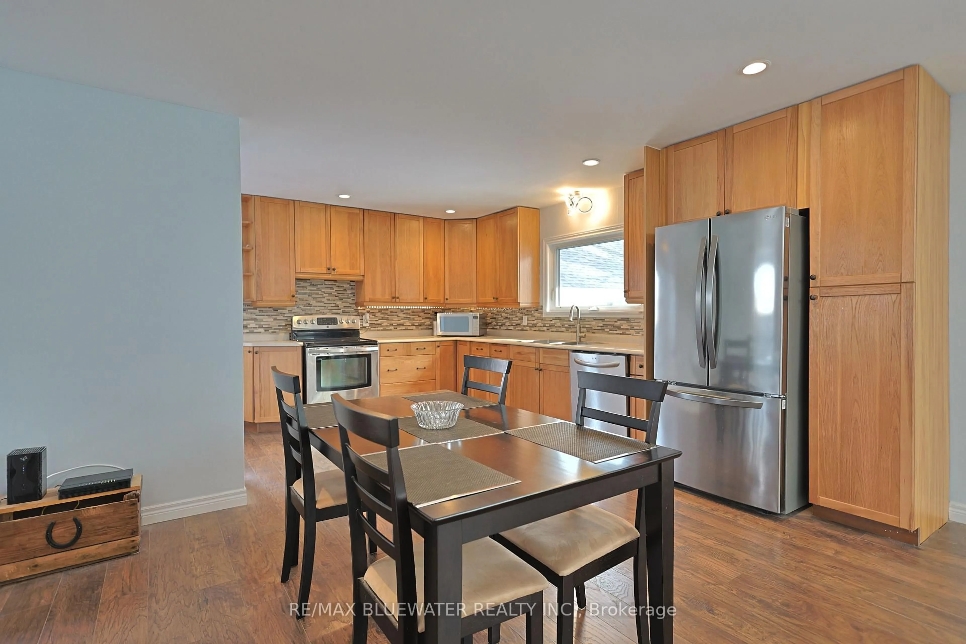 Open concept kitchen, unknown for 8296 Burwell Rd, Lambton Shores Ontario N0M 1T0