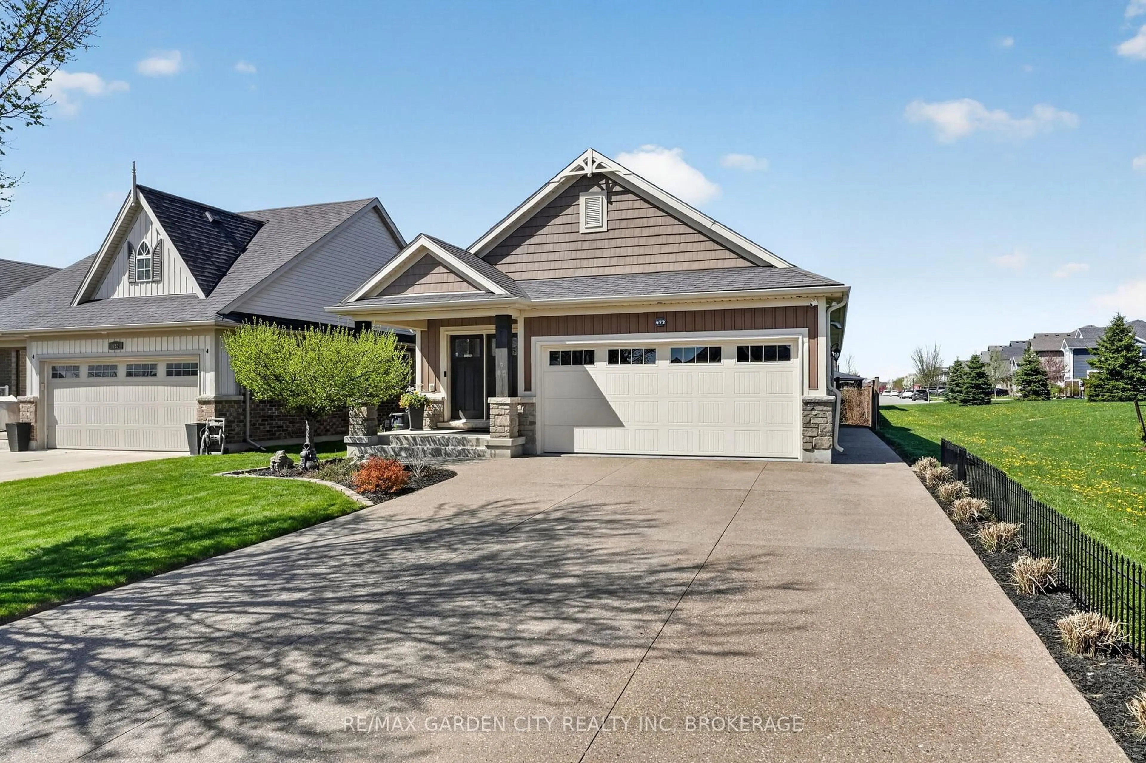 Home with vinyl exterior material, street for 472 Gaiser Rd, Welland Ontario L3C 0B9