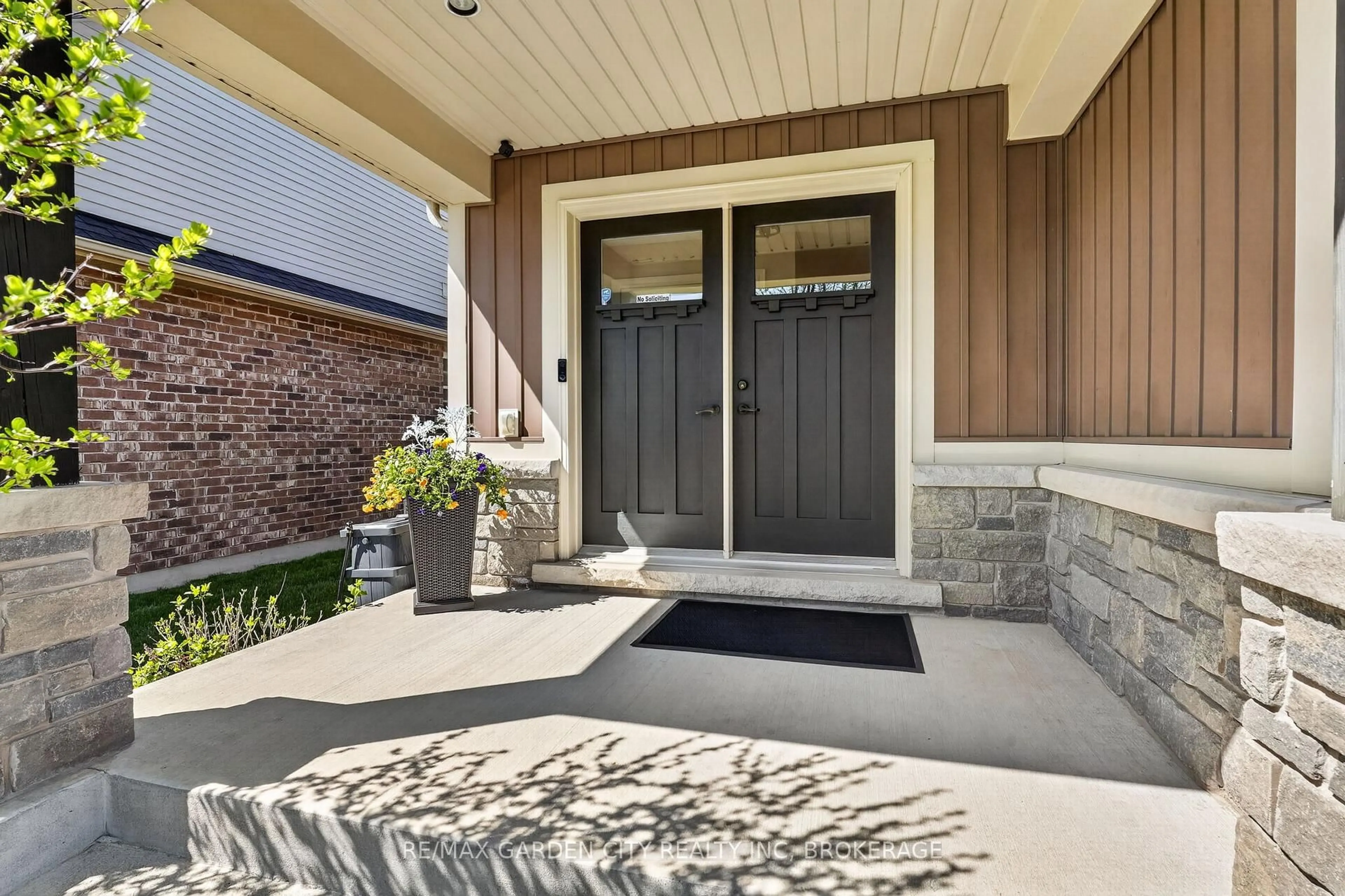 Indoor entryway for 472 Gaiser Rd, Welland Ontario L3C 0B9